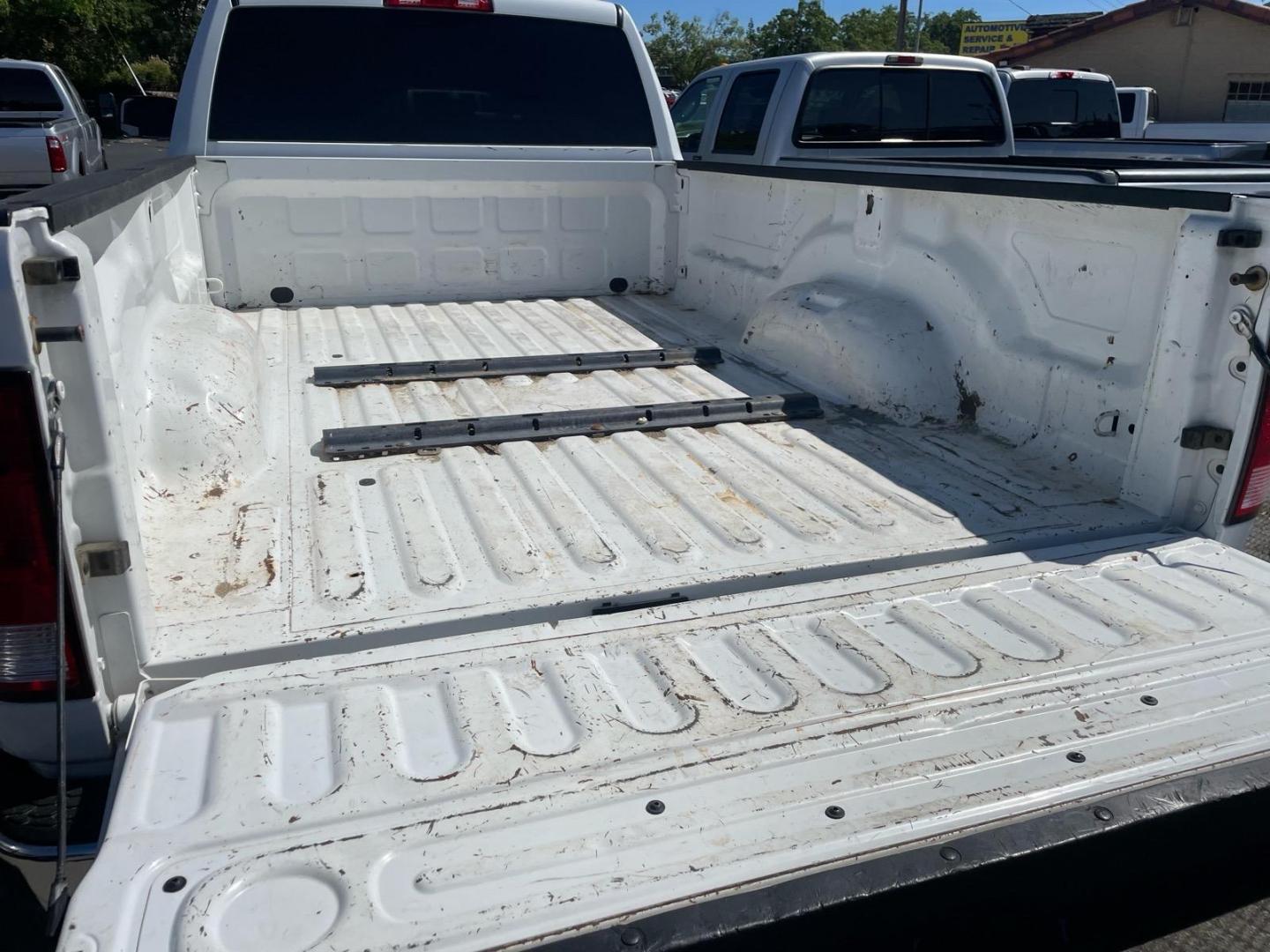 2015 Bright White Clear Coat RAM 2500 Tradesman (3C6UR5HLXFG) with an 6.7L Cummins 6.7L Diesel Turbo I6 350hp 660ft. lbs. Common Rail Direct Injection engine, Automatic transmission, located at 800 Riverside Ave, Roseville, CA, 95678, (916) 773-4549, 38.732265, -121.291039 - CUMMINS DIESEL CRW CAB 4X4 TRADESMAN CLEAN CARFAX - Photo#7