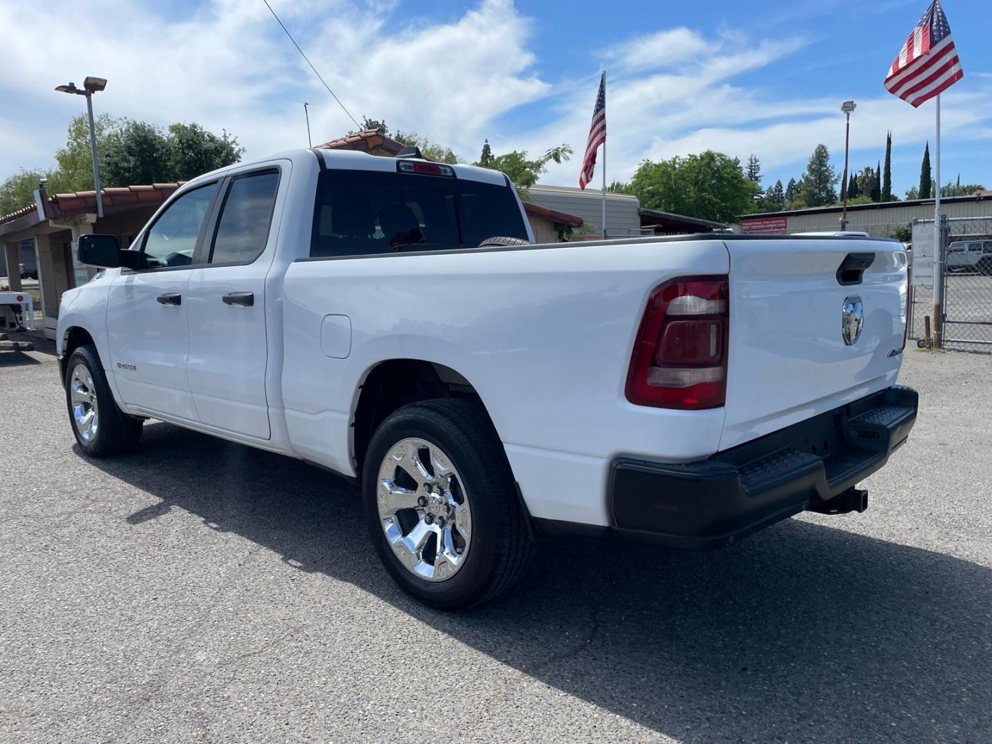 2020 Bright White Clear Coat RAM 1500 Tradesman (1C6SRFCT0LN) with an 5.7L HEMI 5.7L V8 395hp 410ft. lbs. Sequential Multiport Fuel Injection engine, 8-Speed Shiftable Automatic transmission, located at 800 Riverside Ave, Roseville, CA, 95678, (916) 773-4549, 38.732265, -121.291039 - 4X4 QUAD CAB 5.7 HEMI V8 TRADESMAN 20 WHEELS ONE OWNER SERVICE RECORDS ON CLEAN CARFAX - Photo#3