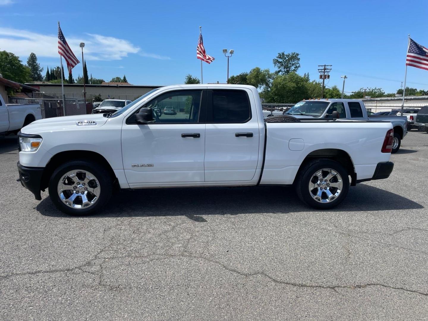 2020 Bright White Clear Coat RAM 1500 Tradesman (1C6SRFCT0LN) with an 5.7L HEMI 5.7L V8 395hp 410ft. lbs. Sequential Multiport Fuel Injection engine, 8-Speed Shiftable Automatic transmission, located at 800 Riverside Ave, Roseville, CA, 95678, (916) 773-4549, 38.732265, -121.291039 - 4X4 QUAD CAB 5.7 HEMI V8 TRADESMAN 20 WHEELS ONE OWNER SERVICE RECORDS ON CLEAN CARFAX - Photo#5