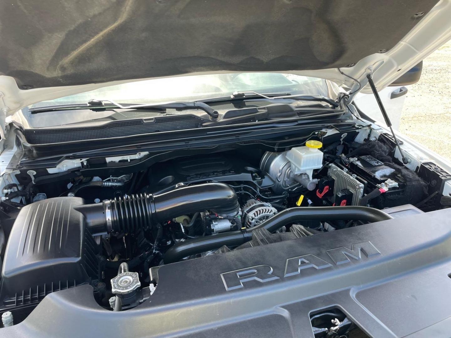 2020 Bright White Clear Coat RAM 1500 Tradesman (1C6SRFCT0LN) with an 5.7L HEMI 5.7L V8 395hp 410ft. lbs. Sequential Multiport Fuel Injection engine, 8-Speed Shiftable Automatic transmission, located at 800 Riverside Ave, Roseville, CA, 95678, (916) 773-4549, 38.732265, -121.291039 - 4X4 QUAD CAB 5.7 HEMI V8 TRADESMAN 20 WHEELS ONE OWNER SERVICE RECORDS ON CLEAN CARFAX - Photo#14