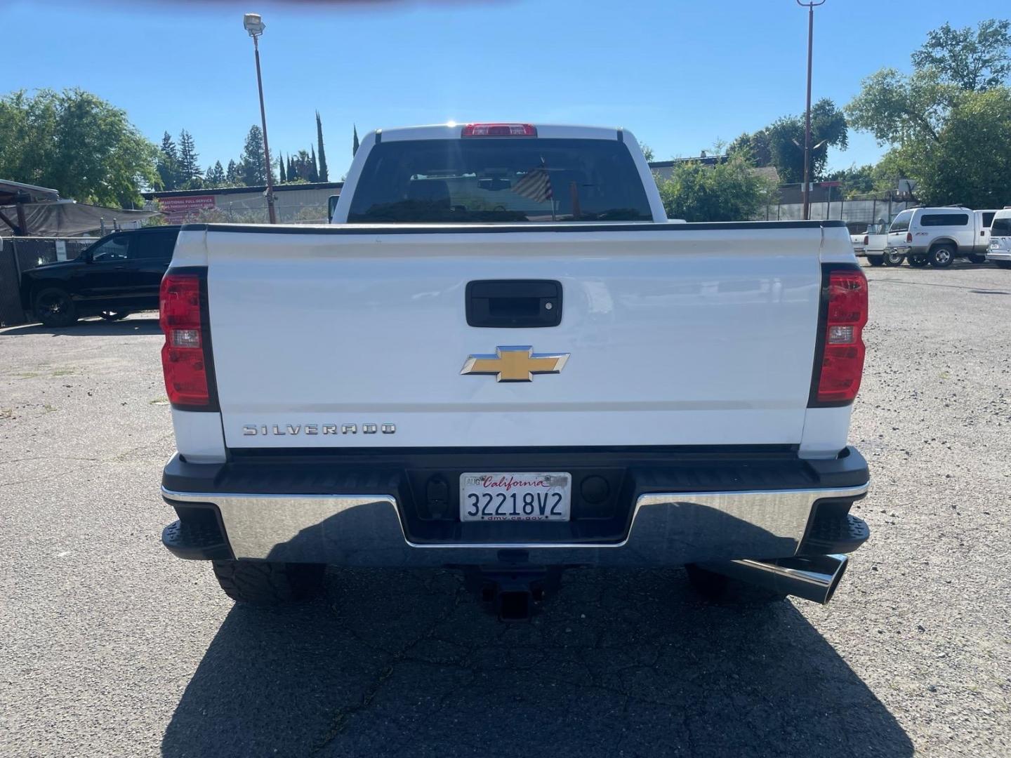 2019 Summit White Chevrolet Silverado 3500HD Work Truck (1GC4KVEY3KF) with an 6.6L Duramax 6.6L Biodiesel Turbo V8 445hp 910ft. lbs. Common Rail Direct Injection engine, Allison 1000 6-Speed Shiftable Automatic transmission, located at 800 Riverside Ave, Roseville, CA, 95678, (916) 773-4549, 38.732265, -121.291039 - DURAMAX DIESEL CREW CAB 4X4 LIFTED CUSTOM WHEELS ALLISON TRANSMISSION - Photo#9