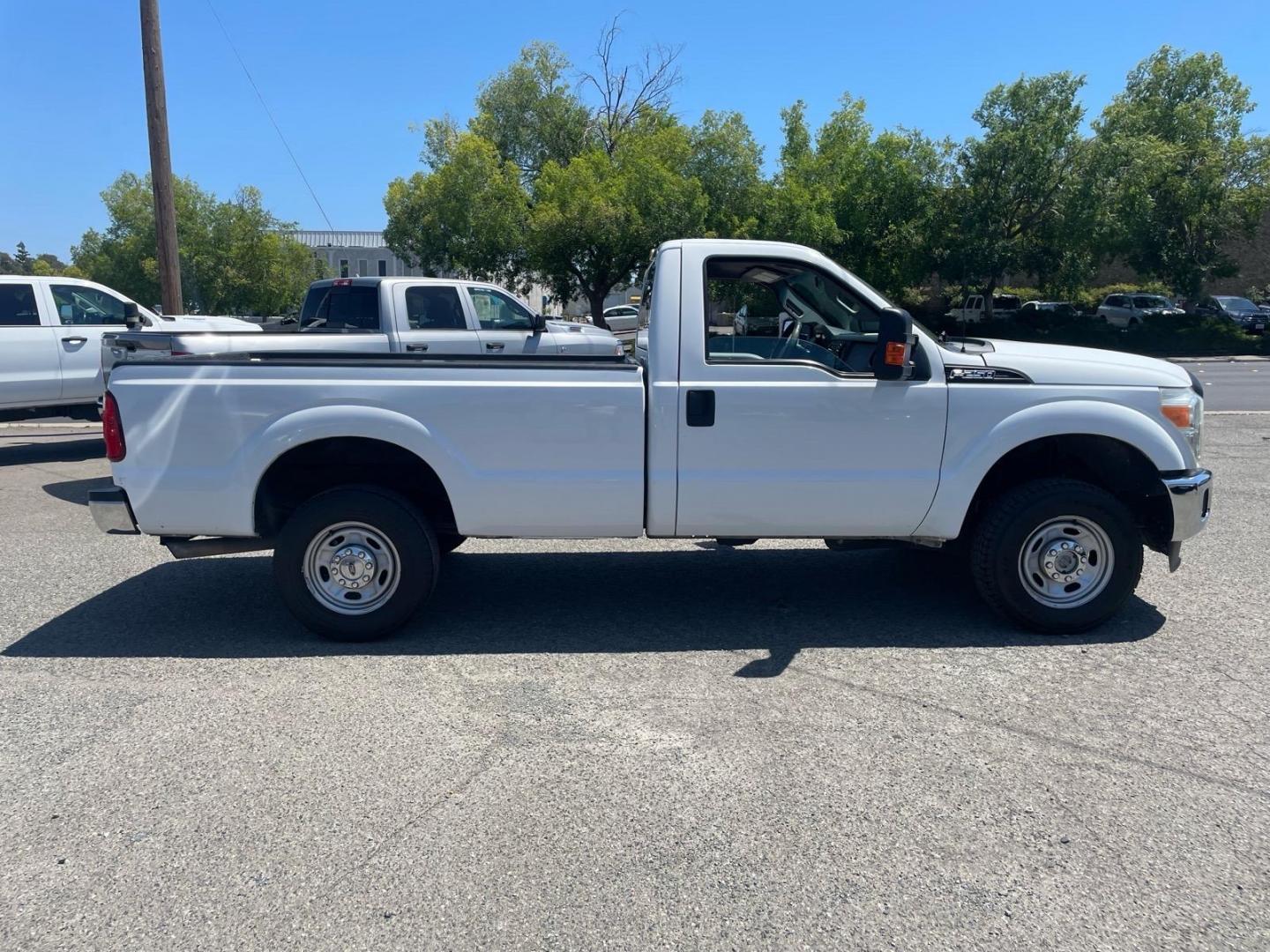 2012 Oxford White Ford F-250 Super Duty XL (1FTBF2B63CE) with an 6.2L 6.2L Flex Fuel V8 385hp 405ft. lbs. Sequential Electronic Fuel Injection engine, 6-Speed Shiftable Automatic transmission, located at 800 Riverside Ave, Roseville, CA, 95678, (916) 773-4549, 38.732265, -121.291039 - 4X4 XL LOW MILES - Photo#5