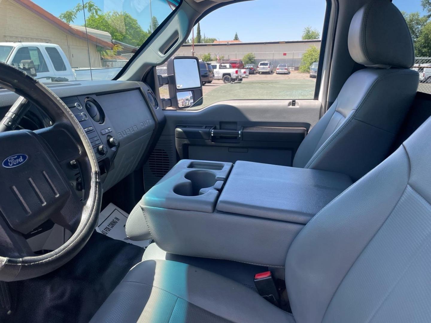 2012 Oxford White Ford F-250 Super Duty XL (1FTBF2B63CE) with an 6.2L 6.2L Flex Fuel V8 385hp 405ft. lbs. Sequential Electronic Fuel Injection engine, 6-Speed Shiftable Automatic transmission, located at 800 Riverside Ave, Roseville, CA, 95678, (916) 773-4549, 38.732265, -121.291039 - 4X4 XL LOW MILES - Photo#9