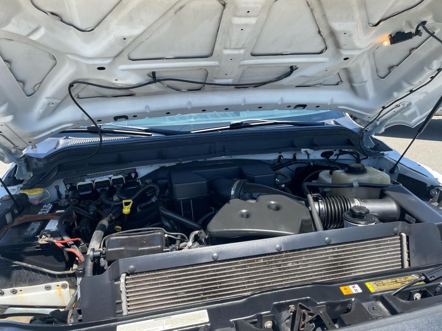 2012 Oxford White Ford F-250 Super Duty XL (1FTBF2B63CE) with an 6.2L 6.2L Flex Fuel V8 385hp 405ft. lbs. Sequential Electronic Fuel Injection engine, 6-Speed Shiftable Automatic transmission, located at 800 Riverside Ave, Roseville, CA, 95678, (916) 773-4549, 38.732265, -121.291039 - 4X4 XL LOW MILES - Photo#12