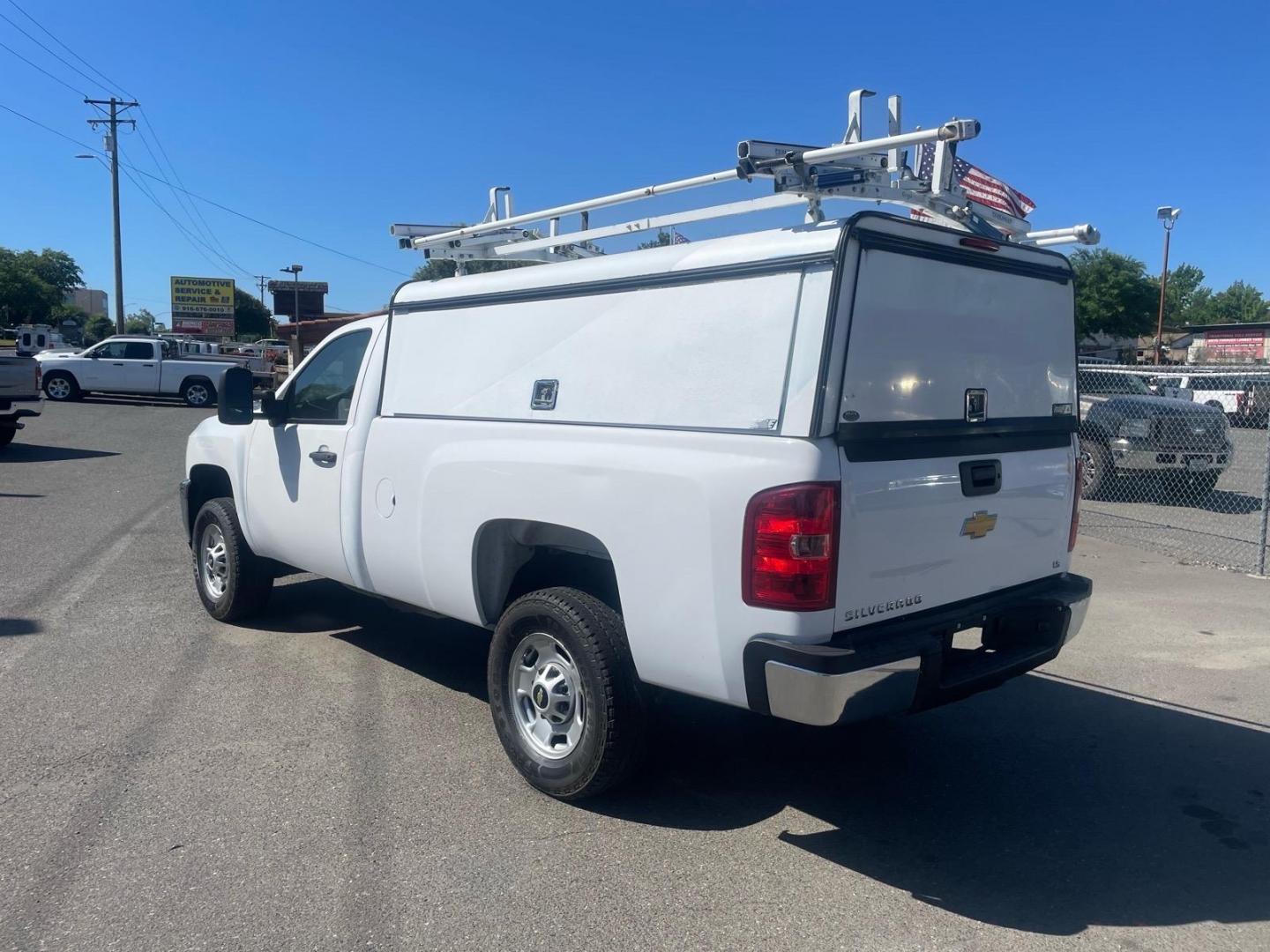 2014 White Chevrolet Silverado 2500HD Work Truck (1GC0KVEG2EF) with an 6.0L Vortec 6.0L Flex Fuel V8 360hp 380ft. lbs. Sequential Electronic Fuel Injection engine, 6-Speed Shiftable Automatic transmission, located at 800 Riverside Ave, Roseville, CA, 95678, (916) 773-4549, 38.732265, -121.291039- Photo#3