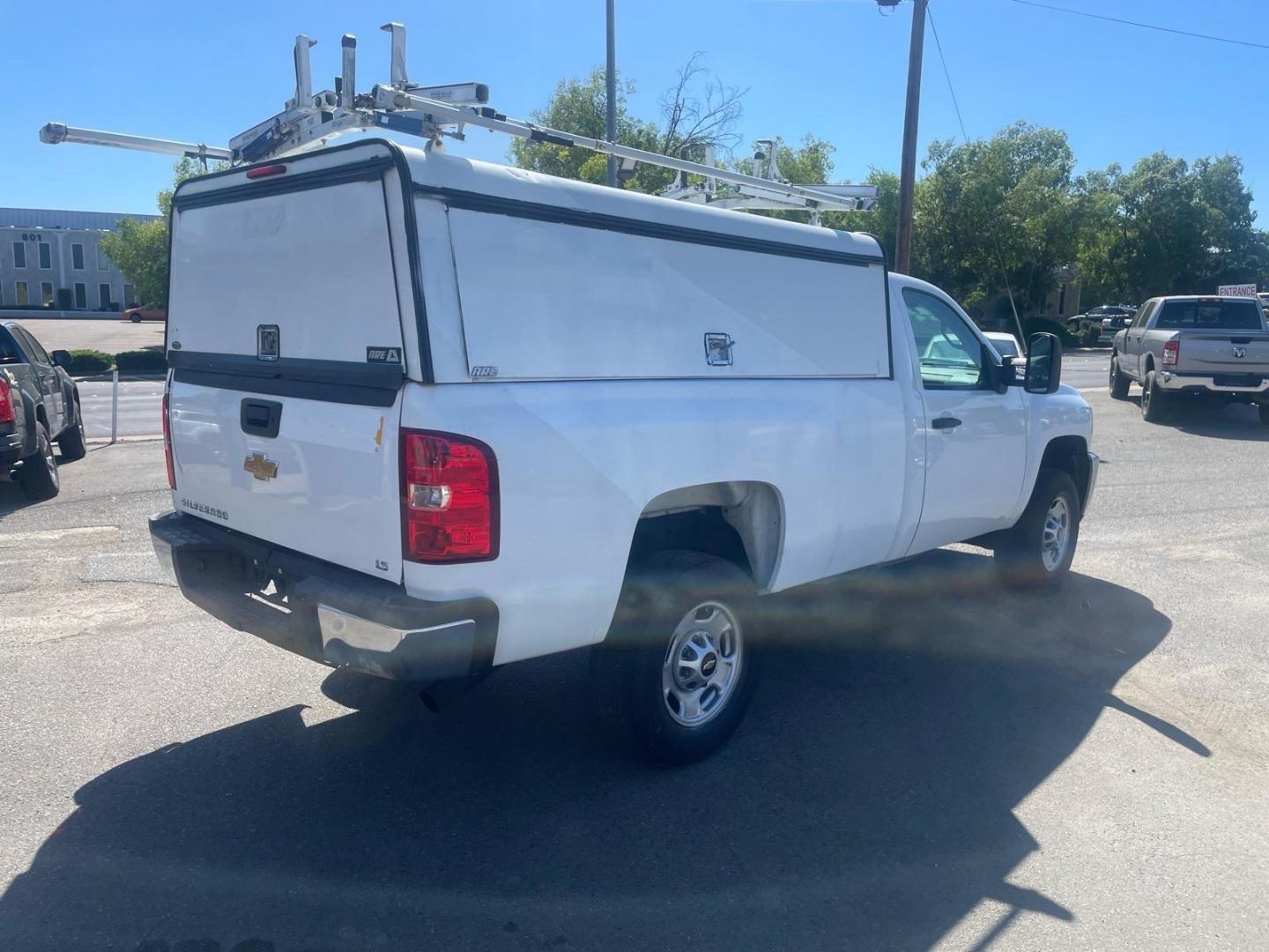 2014 White Chevrolet Silverado 2500HD Work Truck (1GC0KVEG2EF) with an 6.0L Vortec 6.0L Flex Fuel V8 360hp 380ft. lbs. Sequential Electronic Fuel Injection engine, 6-Speed Shiftable Automatic transmission, located at 800 Riverside Ave, Roseville, CA, 95678, (916) 773-4549, 38.732265, -121.291039- Photo#4