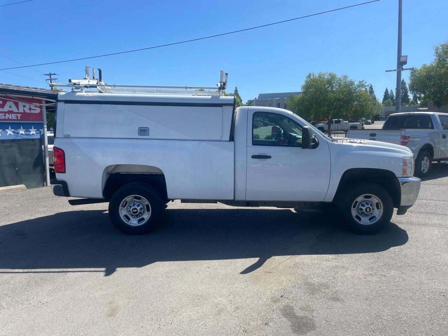 2014 White Chevrolet Silverado 2500HD Work Truck (1GC0KVEG2EF) with an 6.0L Vortec 6.0L Flex Fuel V8 360hp 380ft. lbs. Sequential Electronic Fuel Injection engine, 6-Speed Shiftable Automatic transmission, located at 800 Riverside Ave, Roseville, CA, 95678, (916) 773-4549, 38.732265, -121.291039- Photo#6