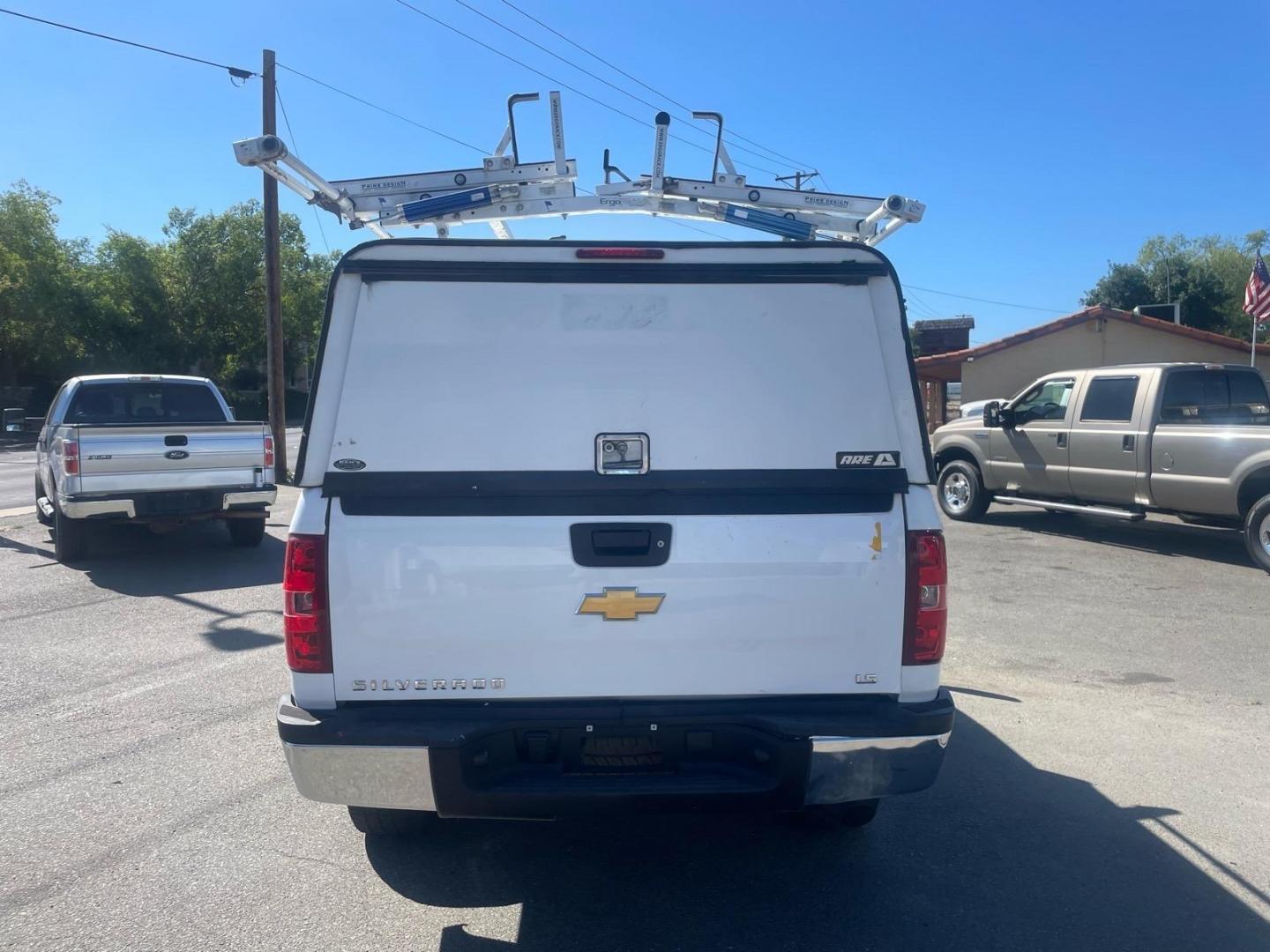 2014 White Chevrolet Silverado 2500HD Work Truck (1GC0KVEG2EF) with an 6.0L Vortec 6.0L Flex Fuel V8 360hp 380ft. lbs. Sequential Electronic Fuel Injection engine, 6-Speed Shiftable Automatic transmission, located at 800 Riverside Ave, Roseville, CA, 95678, (916) 773-4549, 38.732265, -121.291039- Photo#8