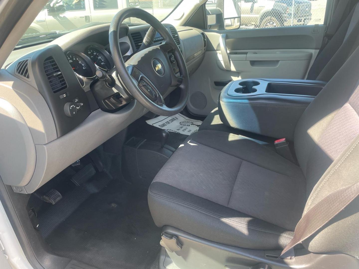2014 White Chevrolet Silverado 2500HD Work Truck (1GC0KVEG2EF) with an 6.0L Vortec 6.0L Flex Fuel V8 360hp 380ft. lbs. Sequential Electronic Fuel Injection engine, 6-Speed Shiftable Automatic transmission, located at 800 Riverside Ave, Roseville, CA, 95678, (916) 773-4549, 38.732265, -121.291039- Photo#9