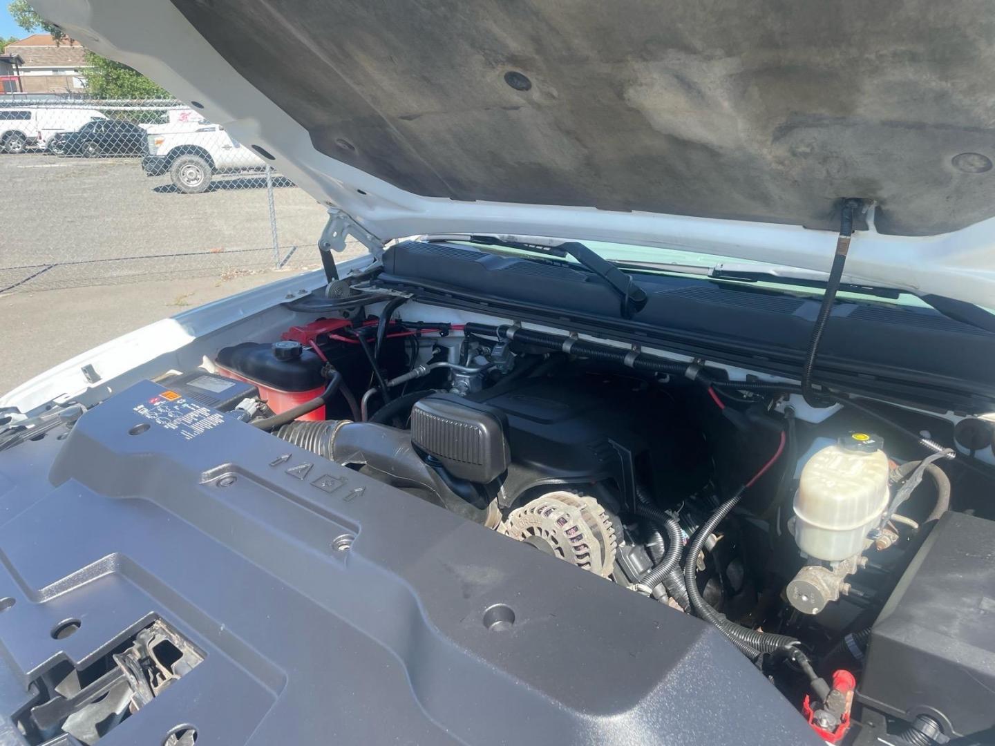 2014 White Chevrolet Silverado 2500HD Work Truck (1GC0KVEG2EF) with an 6.0L Vortec 6.0L Flex Fuel V8 360hp 380ft. lbs. Sequential Electronic Fuel Injection engine, 6-Speed Shiftable Automatic transmission, located at 800 Riverside Ave, Roseville, CA, 95678, (916) 773-4549, 38.732265, -121.291039- Photo#12