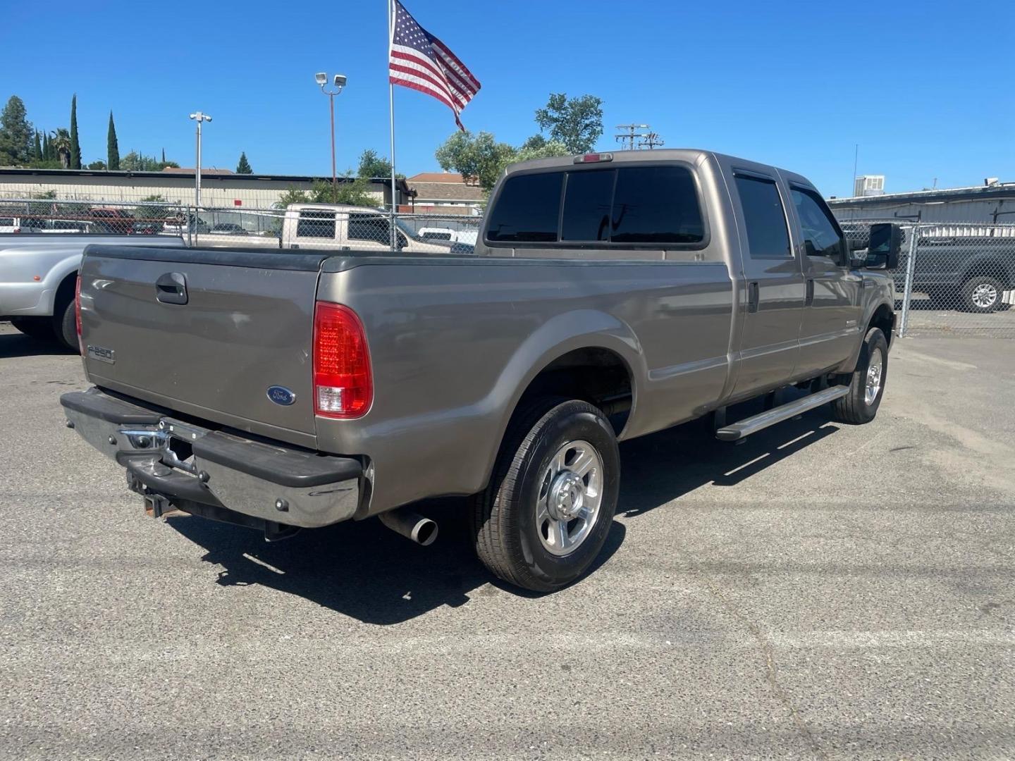 2006 Arizona Beige Clearcoat Metallic (aq) Ford F-250 Super Duty Lariat (1FTSW21P86E) with an 6.0L Power Stroke 6.0L Diesel Turbo V8 325hp 560ft. lbs. Direct Injection engine, 5-Speed Automatic transmission, located at 800 Riverside Ave, Roseville, CA, 95678, (916) 773-4549, 38.732265, -121.291039- Photo#3