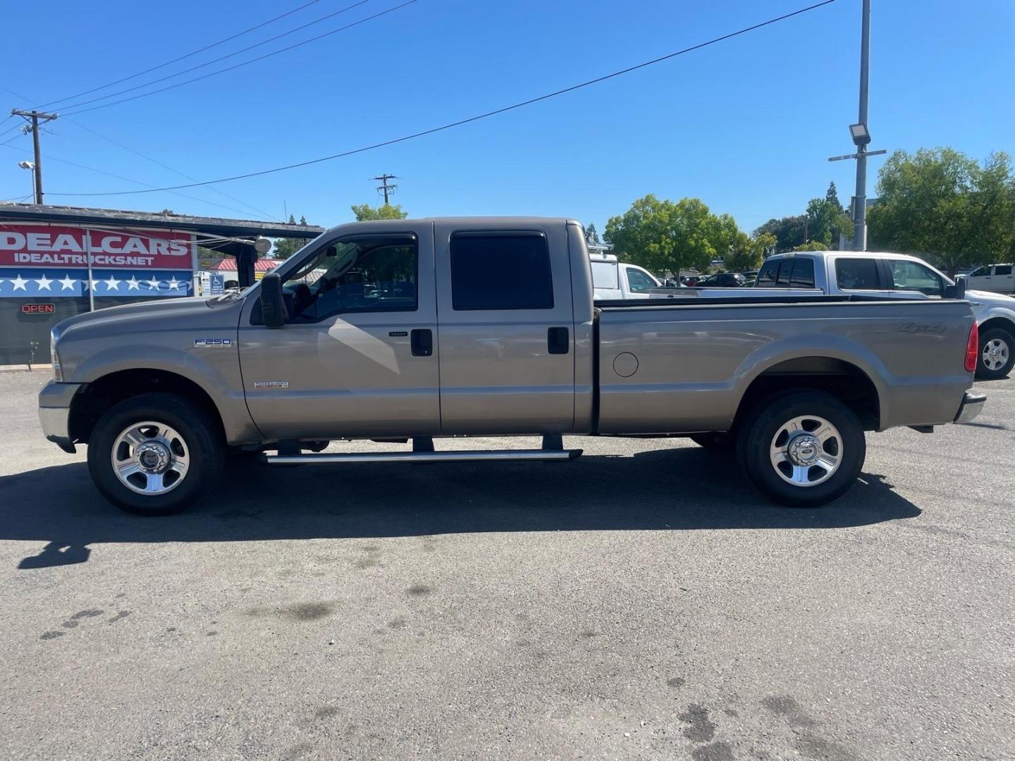 2006 Arizona Beige Clearcoat Metallic (aq) Ford F-250 Super Duty Lariat (1FTSW21P86E) with an 6.0L Power Stroke 6.0L Diesel Turbo V8 325hp 560ft. lbs. Direct Injection engine, 5-Speed Automatic transmission, located at 800 Riverside Ave, Roseville, CA, 95678, (916) 773-4549, 38.732265, -121.291039- Photo#4