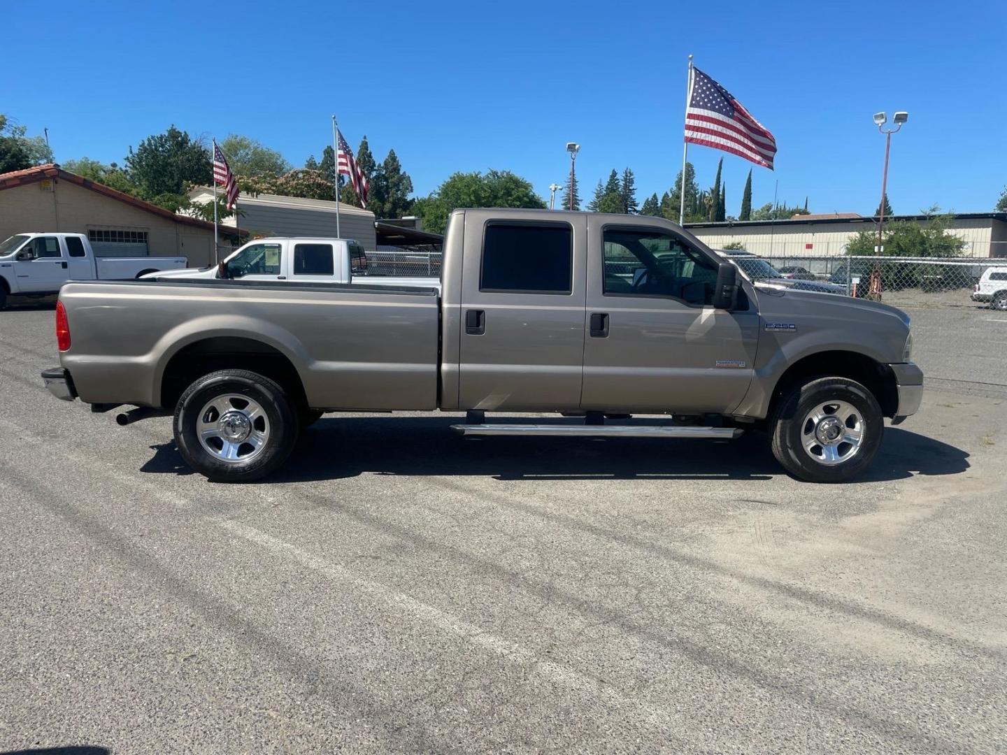 2006 Arizona Beige Clearcoat Metallic (aq) Ford F-250 Super Duty Lariat (1FTSW21P86E) with an 6.0L Power Stroke 6.0L Diesel Turbo V8 325hp 560ft. lbs. Direct Injection engine, 5-Speed Automatic transmission, located at 800 Riverside Ave, Roseville, CA, 95678, (916) 773-4549, 38.732265, -121.291039- Photo#5
