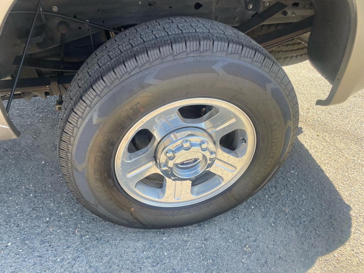 2006 Arizona Beige Clearcoat Metallic (aq) Ford F-250 Super Duty Lariat (1FTSW21P86E) with an 6.0L Power Stroke 6.0L Diesel Turbo V8 325hp 560ft. lbs. Direct Injection engine, 5-Speed Automatic transmission, located at 800 Riverside Ave, Roseville, CA, 95678, (916) 773-4549, 38.732265, -121.291039- Photo#6