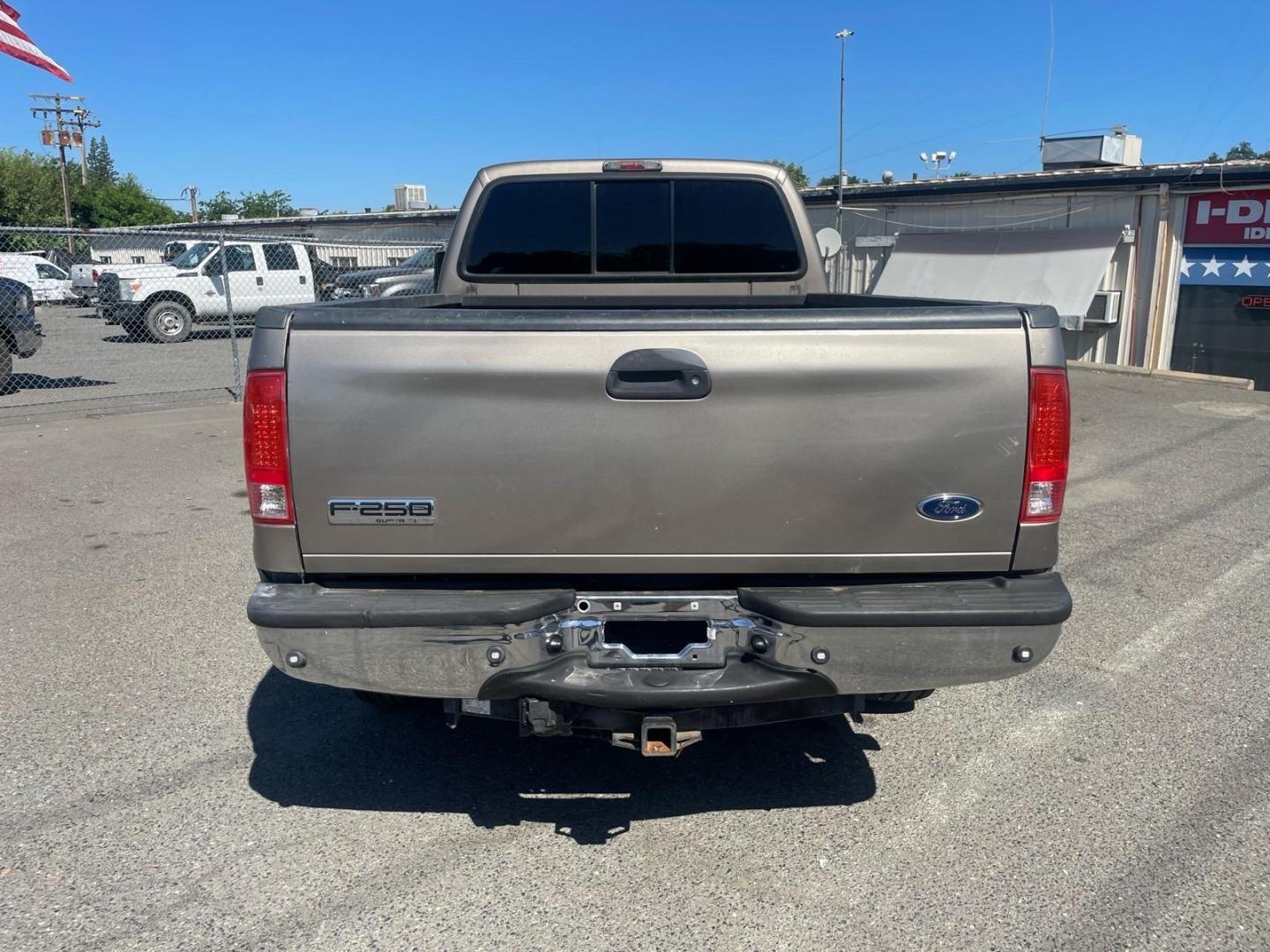 2006 Arizona Beige Clearcoat Metallic (aq) Ford F-250 Super Duty Lariat (1FTSW21P86E) with an 6.0L Power Stroke 6.0L Diesel Turbo V8 325hp 560ft. lbs. Direct Injection engine, 5-Speed Automatic transmission, located at 800 Riverside Ave, Roseville, CA, 95678, (916) 773-4549, 38.732265, -121.291039- Photo#8
