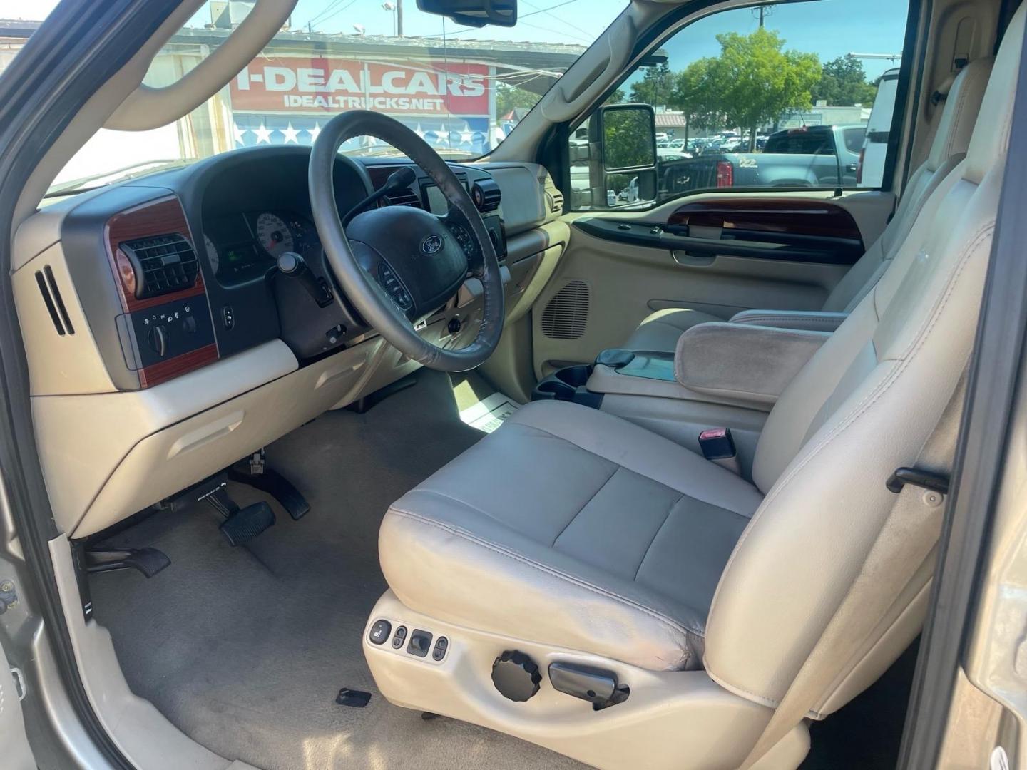 2006 Arizona Beige Clearcoat Metallic (aq) Ford F-250 Super Duty Lariat (1FTSW21P86E) with an 6.0L Power Stroke 6.0L Diesel Turbo V8 325hp 560ft. lbs. Direct Injection engine, 5-Speed Automatic transmission, located at 800 Riverside Ave, Roseville, CA, 95678, (916) 773-4549, 38.732265, -121.291039- Photo#10