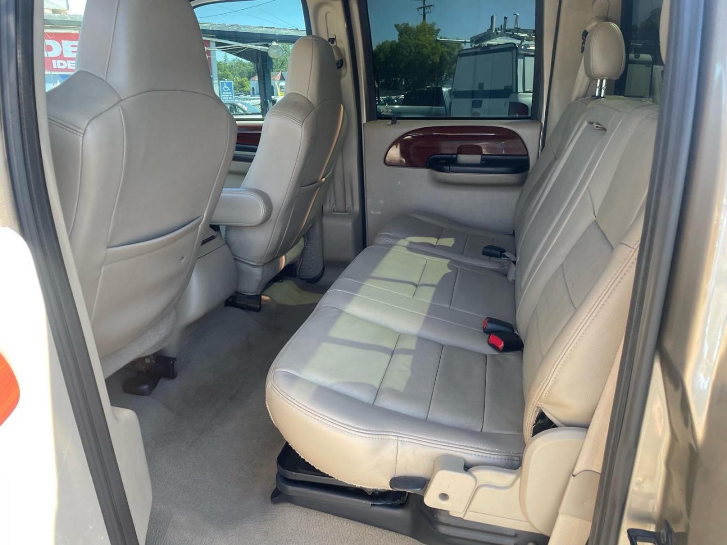2006 Arizona Beige Clearcoat Metallic (aq) Ford F-250 Super Duty Lariat (1FTSW21P86E) with an 6.0L Power Stroke 6.0L Diesel Turbo V8 325hp 560ft. lbs. Direct Injection engine, 5-Speed Automatic transmission, located at 800 Riverside Ave, Roseville, CA, 95678, (916) 773-4549, 38.732265, -121.291039- Photo#11