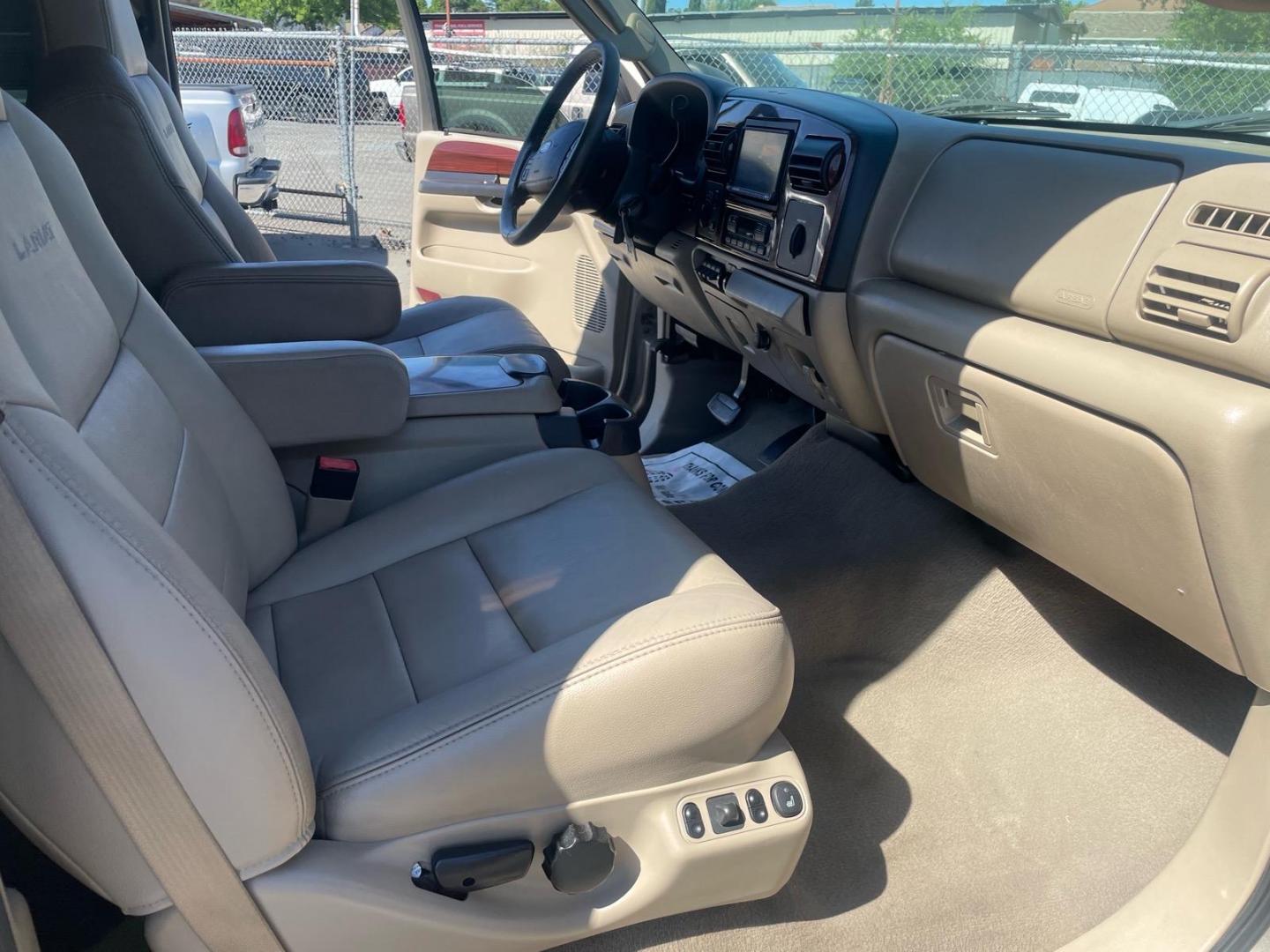 2006 Arizona Beige Clearcoat Metallic (aq) Ford F-250 Super Duty Lariat (1FTSW21P86E) with an 6.0L Power Stroke 6.0L Diesel Turbo V8 325hp 560ft. lbs. Direct Injection engine, 5-Speed Automatic transmission, located at 800 Riverside Ave, Roseville, CA, 95678, (916) 773-4549, 38.732265, -121.291039- Photo#12