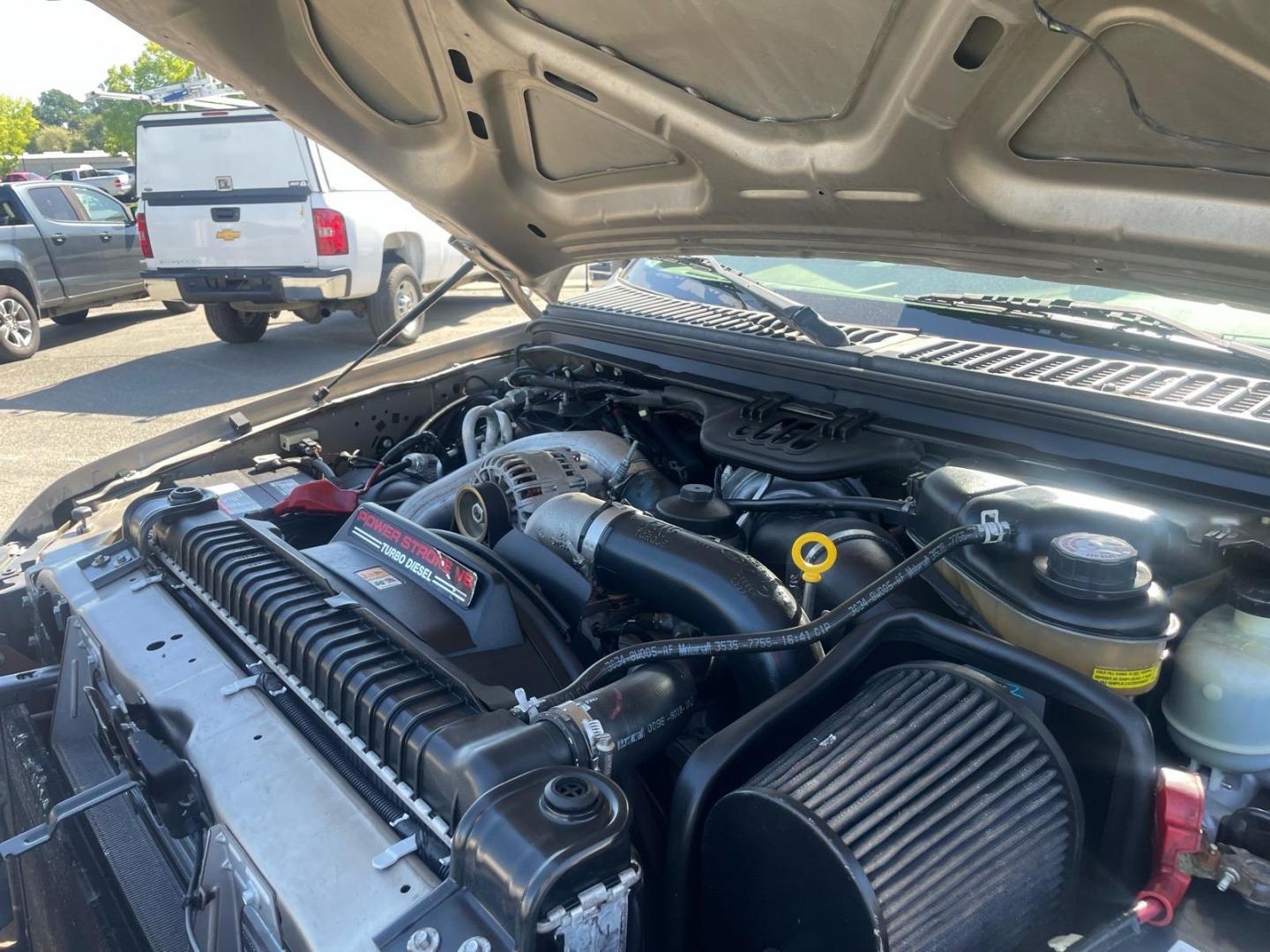 2006 Arizona Beige Clearcoat Metallic (aq) Ford F-250 Super Duty Lariat (1FTSW21P86E) with an 6.0L Power Stroke 6.0L Diesel Turbo V8 325hp 560ft. lbs. Direct Injection engine, 5-Speed Automatic transmission, located at 800 Riverside Ave, Roseville, CA, 95678, (916) 773-4549, 38.732265, -121.291039- Photo#14