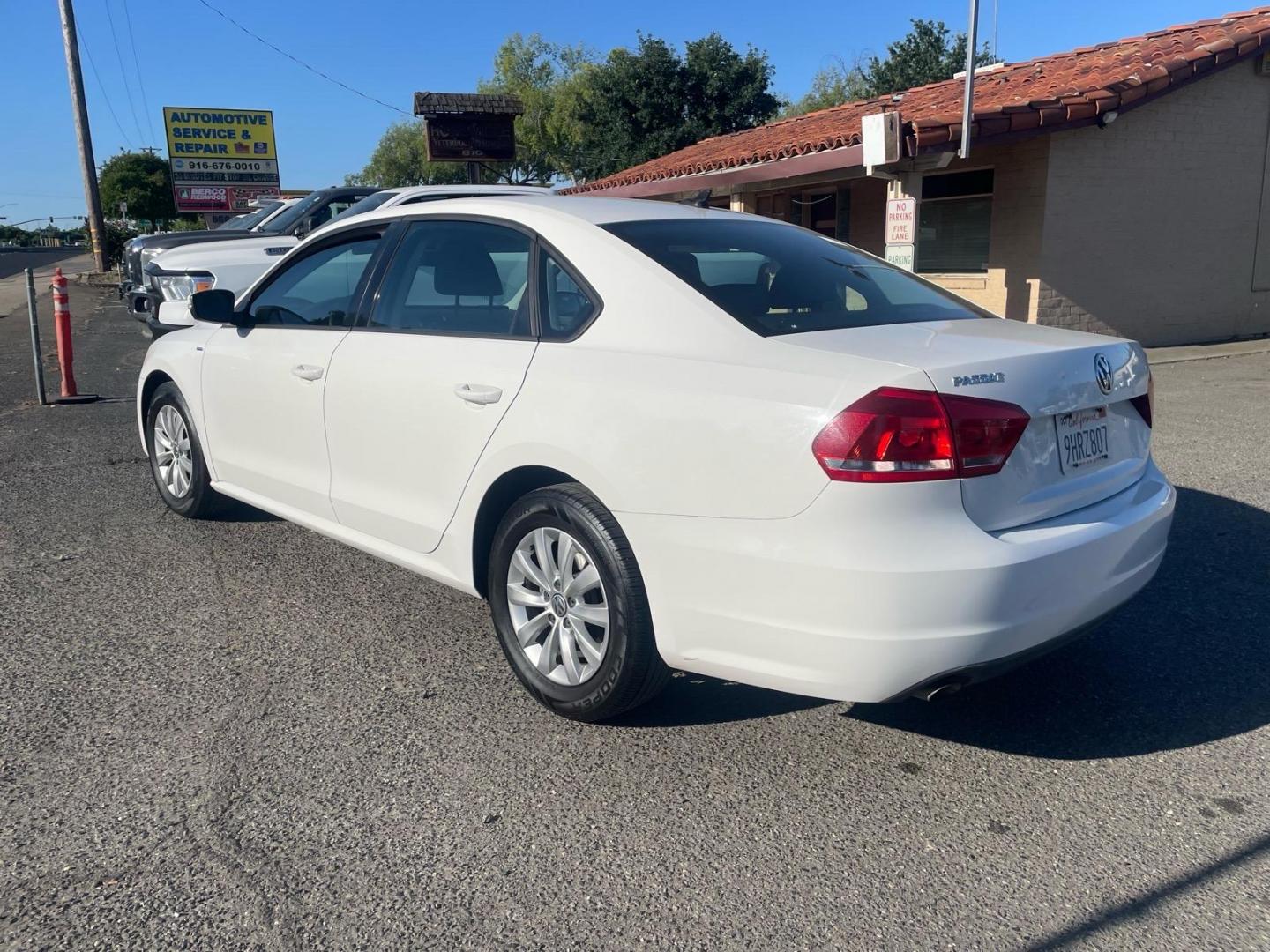 2015 Candy White Volkswagen Passat 1.8T Wolfsburg Edition (1VWAT7A35FC) with an 1.8L 1.8L Turbo I4 170hp 184ft. lbs. Direct Injection engine, 6-Speed Shiftable Automatic transmission, located at 800 Riverside Ave, Roseville, CA, 95678, (916) 773-4549, 38.732265, -121.291039 - Photo#3