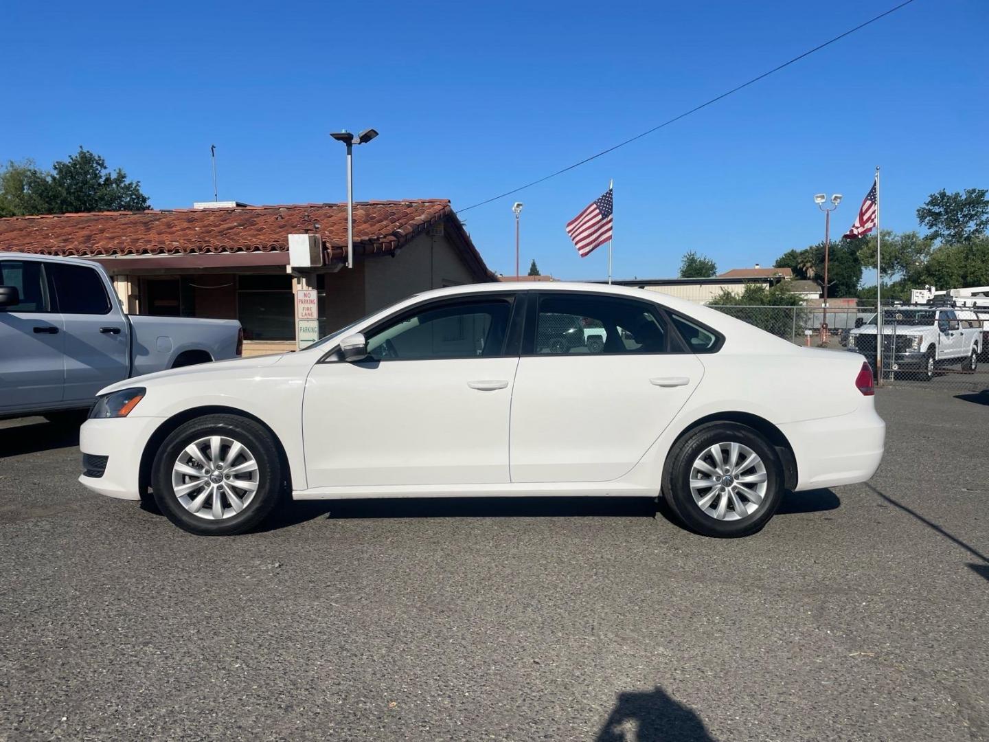 2015 Candy White Volkswagen Passat 1.8T Wolfsburg Edition (1VWAT7A35FC) with an 1.8L 1.8L Turbo I4 170hp 184ft. lbs. Direct Injection engine, 6-Speed Shiftable Automatic transmission, located at 800 Riverside Ave, Roseville, CA, 95678, (916) 773-4549, 38.732265, -121.291039- Photo#4