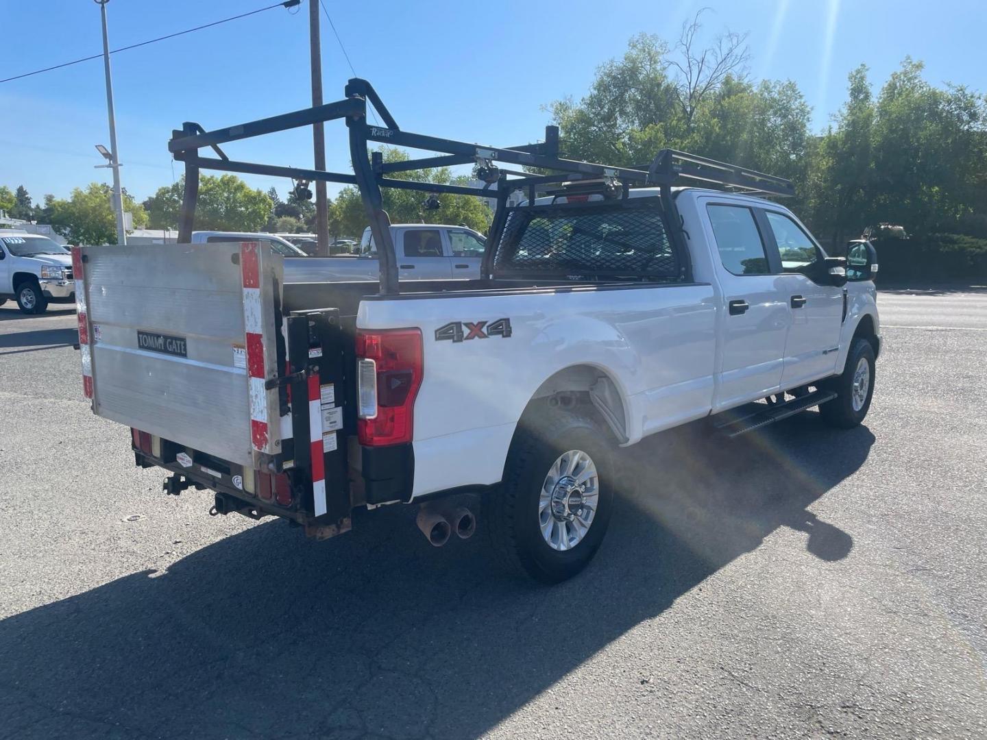 2017 Oxford White Ford F-250 Super Duty XL (1FT7W2BTXHE) with an 6.7L Power Stroke 6.7L Biodiesel Turbo V8 440hp 925ft. lbs. Common Rail Direct Injection engine, 6-Speed Shiftable Automatic transmission, located at 800 Riverside Ave, Roseville, CA, 95678, (916) 773-4549, 38.732265, -121.291039 - Photo#4