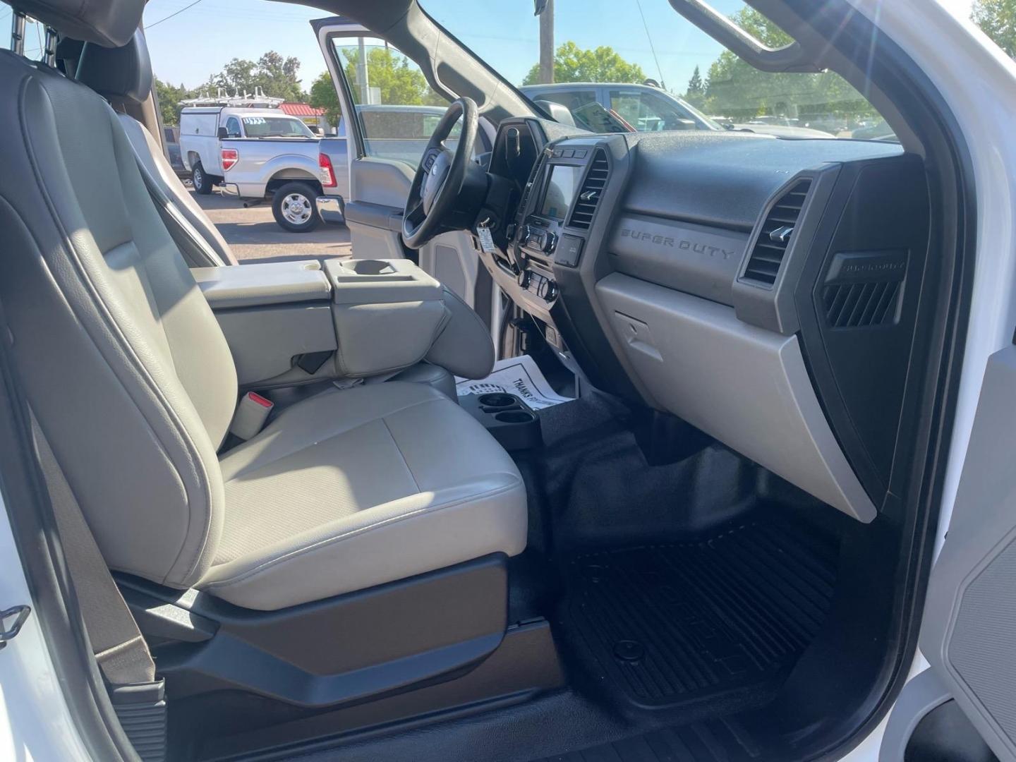 2017 Oxford White Ford F-250 Super Duty XL (1FT7W2BTXHE) with an 6.7L Power Stroke 6.7L Biodiesel Turbo V8 440hp 925ft. lbs. Common Rail Direct Injection engine, 6-Speed Shiftable Automatic transmission, located at 800 Riverside Ave, Roseville, CA, 95678, (916) 773-4549, 38.732265, -121.291039 - Photo#13