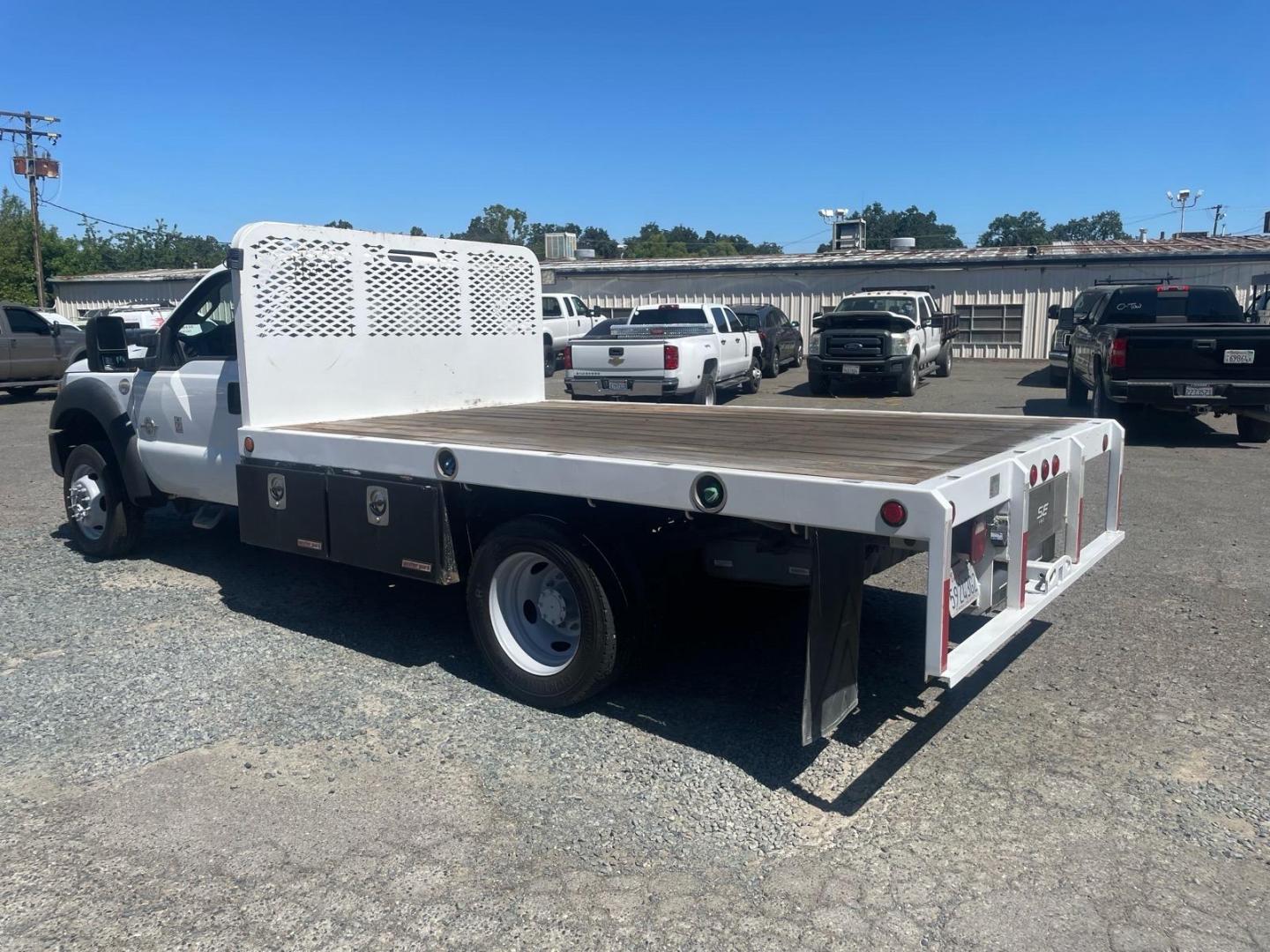 2016 White Ford F550 XL (1FDUF5GT3GE) with an 8 Cylinder Other engine, 6-Speed Automatic transmission, located at 800 Riverside Ave, Roseville, CA, 95678, (916) 773-4549, 38.732265, -121.291039 - Photo#3