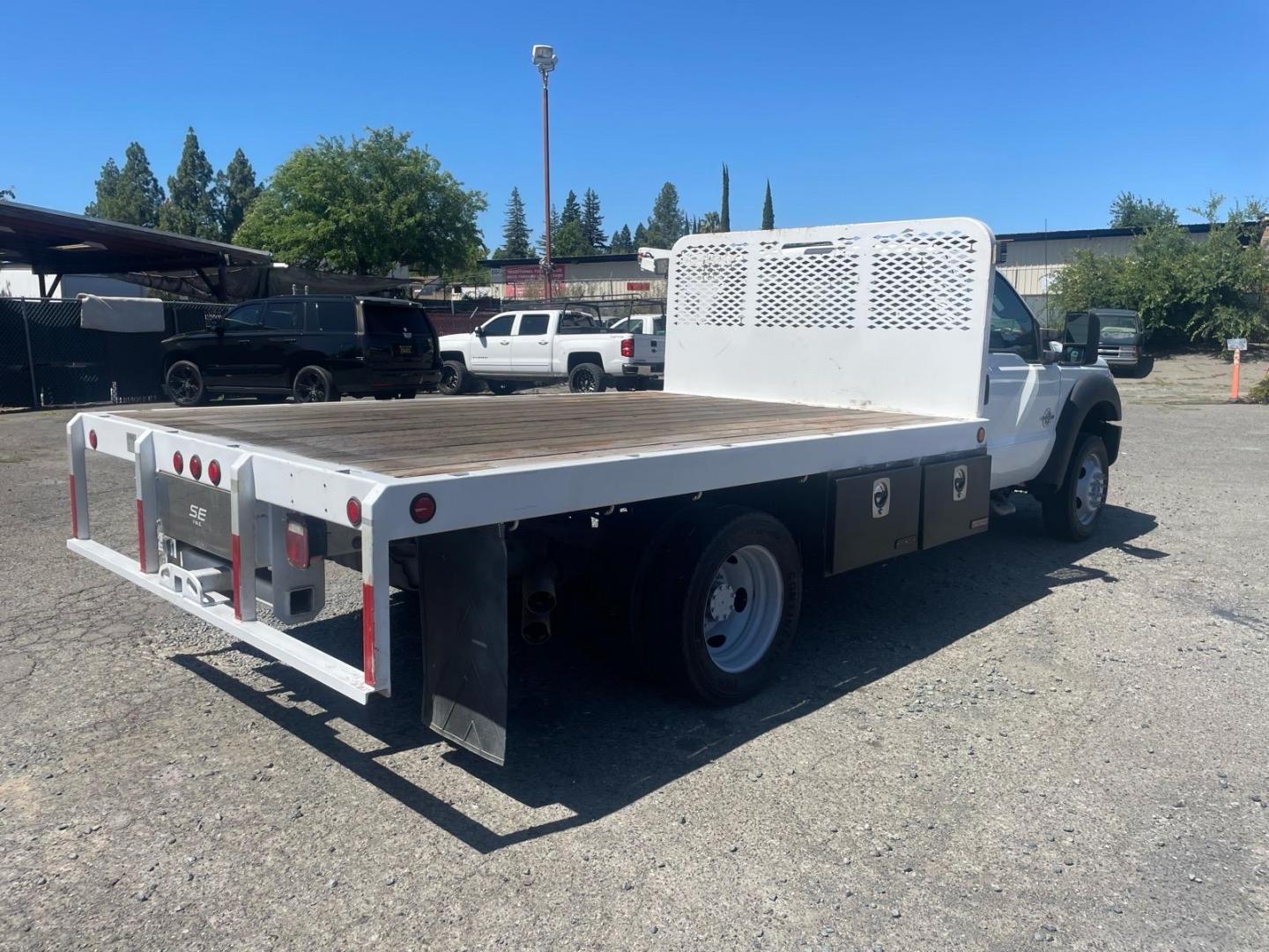 2016 White Ford F550 XL (1FDUF5GT3GE) with an 8 Cylinder Other engine, 6-Speed Automatic transmission, located at 800 Riverside Ave, Roseville, CA, 95678, (916) 773-4549, 38.732265, -121.291039 - Photo#4