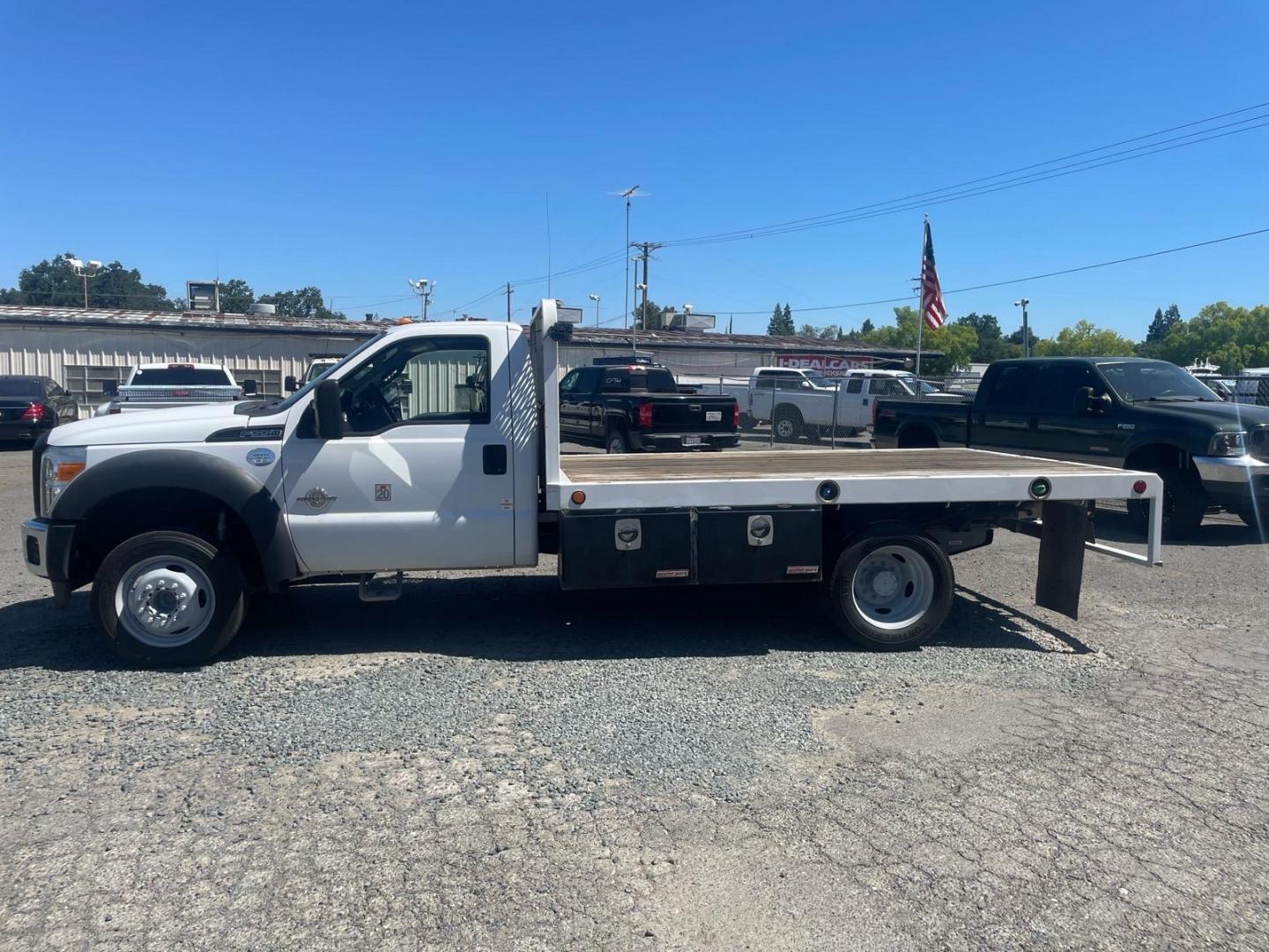 2016 White Ford F550 XL (1FDUF5GT3GE) with an 8 Cylinder Other engine, 6-Speed Automatic transmission, located at 800 Riverside Ave, Roseville, CA, 95678, (916) 773-4549, 38.732265, -121.291039 - Photo#5