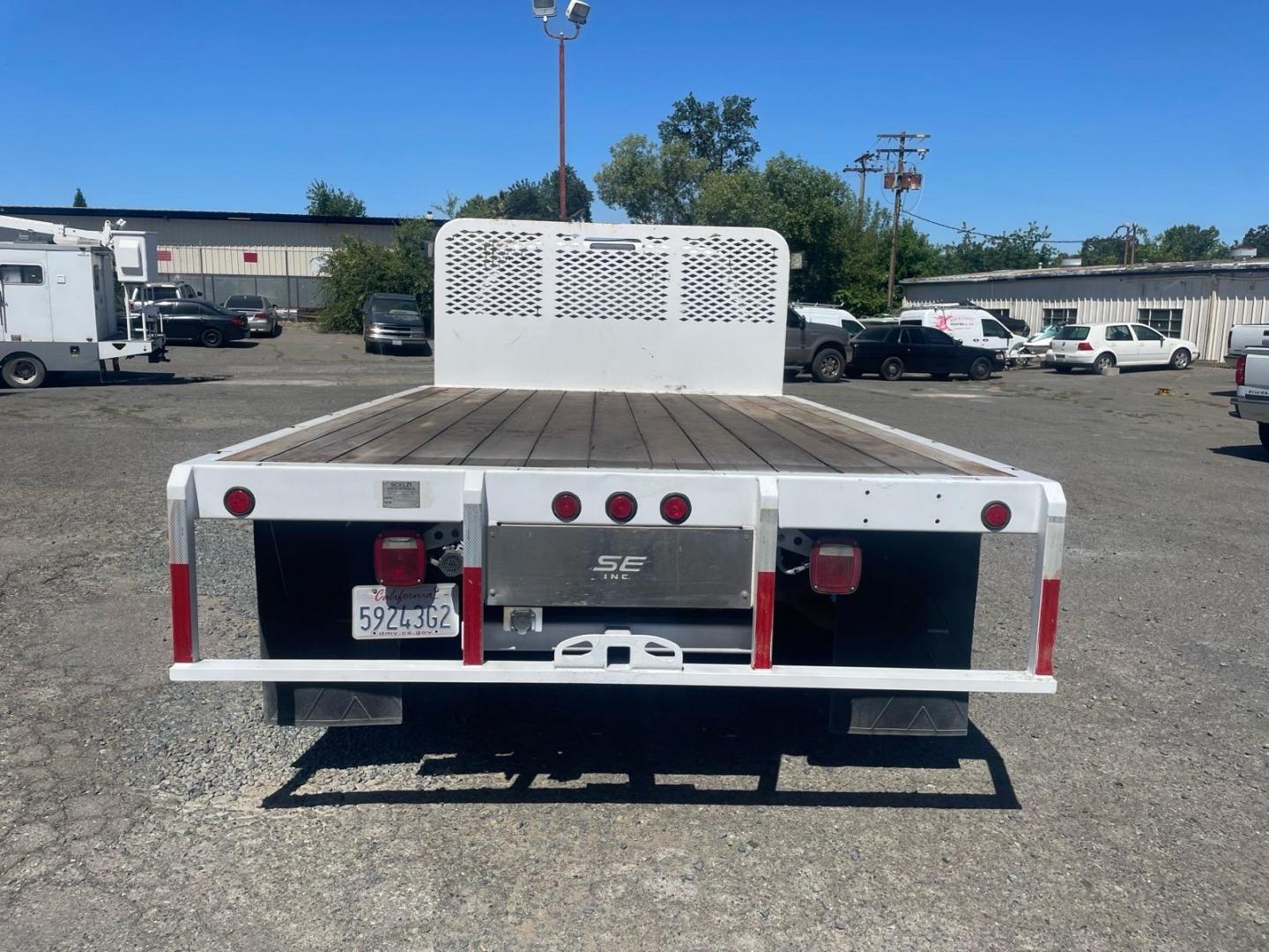 2016 White Ford F550 XL (1FDUF5GT3GE) with an 8 Cylinder Other engine, 6-Speed Automatic transmission, located at 800 Riverside Ave, Roseville, CA, 95678, (916) 773-4549, 38.732265, -121.291039 - Photo#8