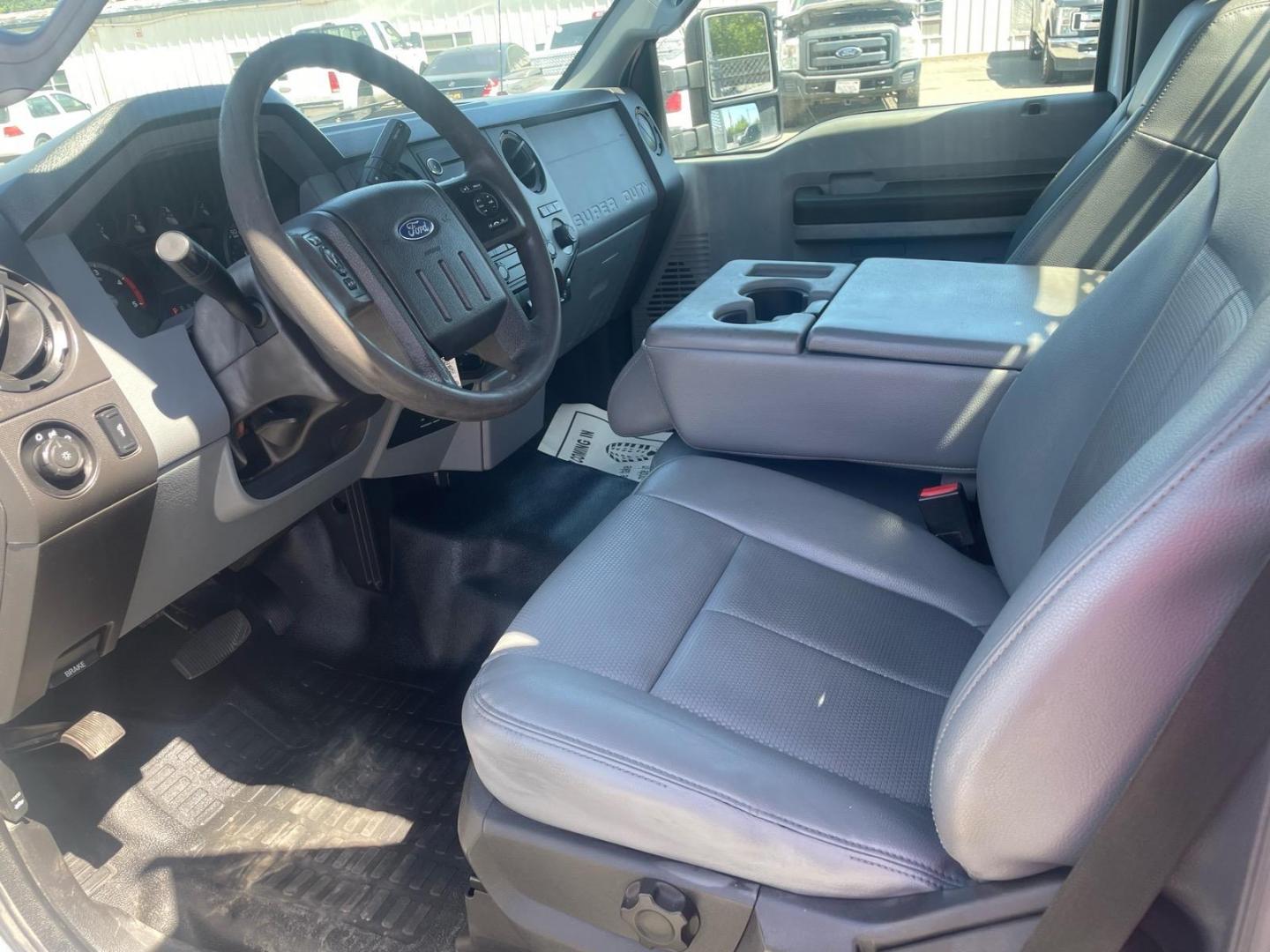 2016 White Ford F550 XL (1FDUF5GT3GE) with an 8 Cylinder Other engine, 6-Speed Automatic transmission, located at 800 Riverside Ave, Roseville, CA, 95678, (916) 773-4549, 38.732265, -121.291039 - Photo#9