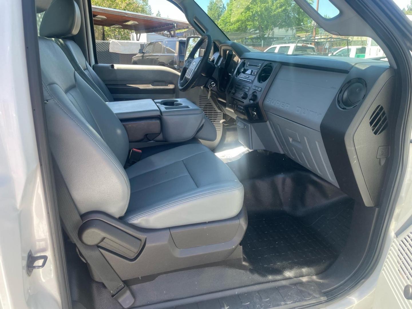2016 White Ford F550 XL (1FDUF5GT3GE) with an 8 Cylinder Other engine, 6-Speed Automatic transmission, located at 800 Riverside Ave, Roseville, CA, 95678, (916) 773-4549, 38.732265, -121.291039 - Photo#10