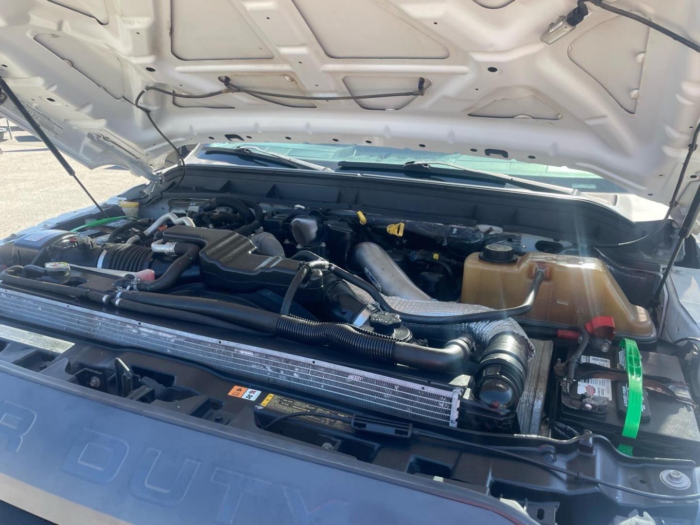 2016 White Ford F550 XL (1FDUF5GT3GE) with an 8 Cylinder Other engine, 6-Speed Automatic transmission, located at 800 Riverside Ave, Roseville, CA, 95678, (916) 773-4549, 38.732265, -121.291039 - Photo#11