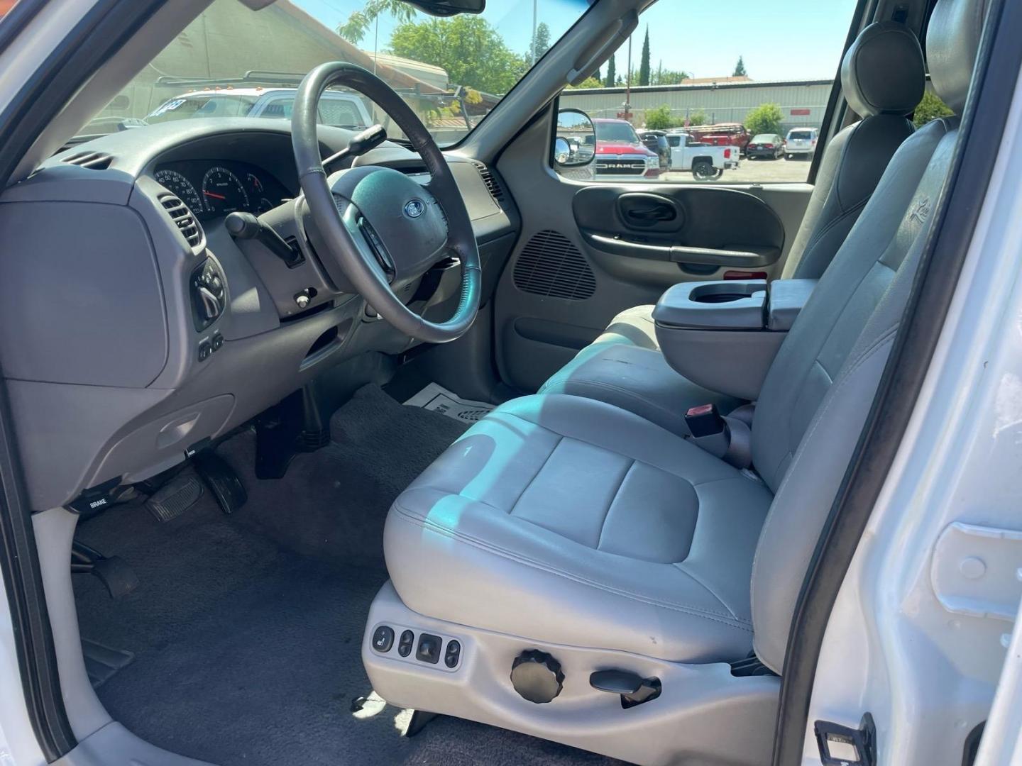 2003 Oxford White Ford F-150 Lariat (1FTRW08L83K) with an Triton 5.4L V8 260hp 350ft. lbs. Other engine, 4-Speed Automatic transmission, located at 800 Riverside Ave, Roseville, CA, 95678, (916) 773-4549, 38.732265, -121.291039 - 4X4 SUPERCREW LARIAT LOW MILES MOON ROOF- Photo#10