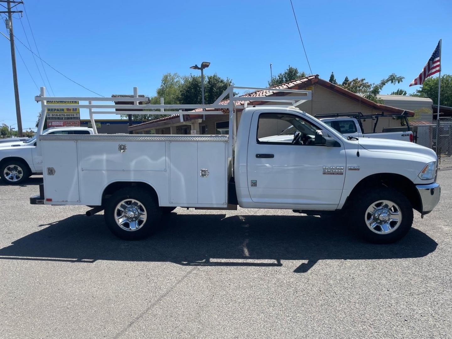 2014 White RAM 3500 Tradesman (3C7WR8AJ2EG) with an HEMI 6.4L V8 370hp 429ft. lbs. Other engine, 6-Speed Shiftable Automatic transmission, located at 800 Riverside Ave, Roseville, CA, 95678, (916) 773-4549, 38.732265, -121.291039 - Photo#5