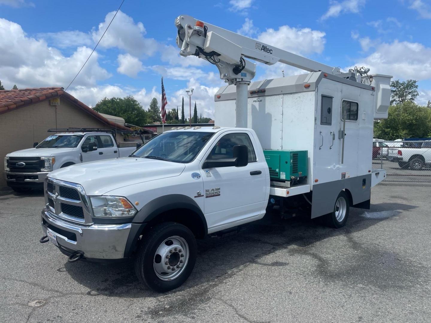 2016 White RAM 5500 Tradesman (3C7WRMBL1GG) with an 6.7L 6 Cylinder Other engine, 6-Speed Automatic transmission, located at 800 Riverside Ave, Roseville, CA, 95678, (916) 773-4549, 38.732265, -121.291039 - DIESEL BUCKET TRUCK BOOM TRUCK UTILITY TRUCK CRANE TRUCK CONTRACTOR TRUCK- Photo#0