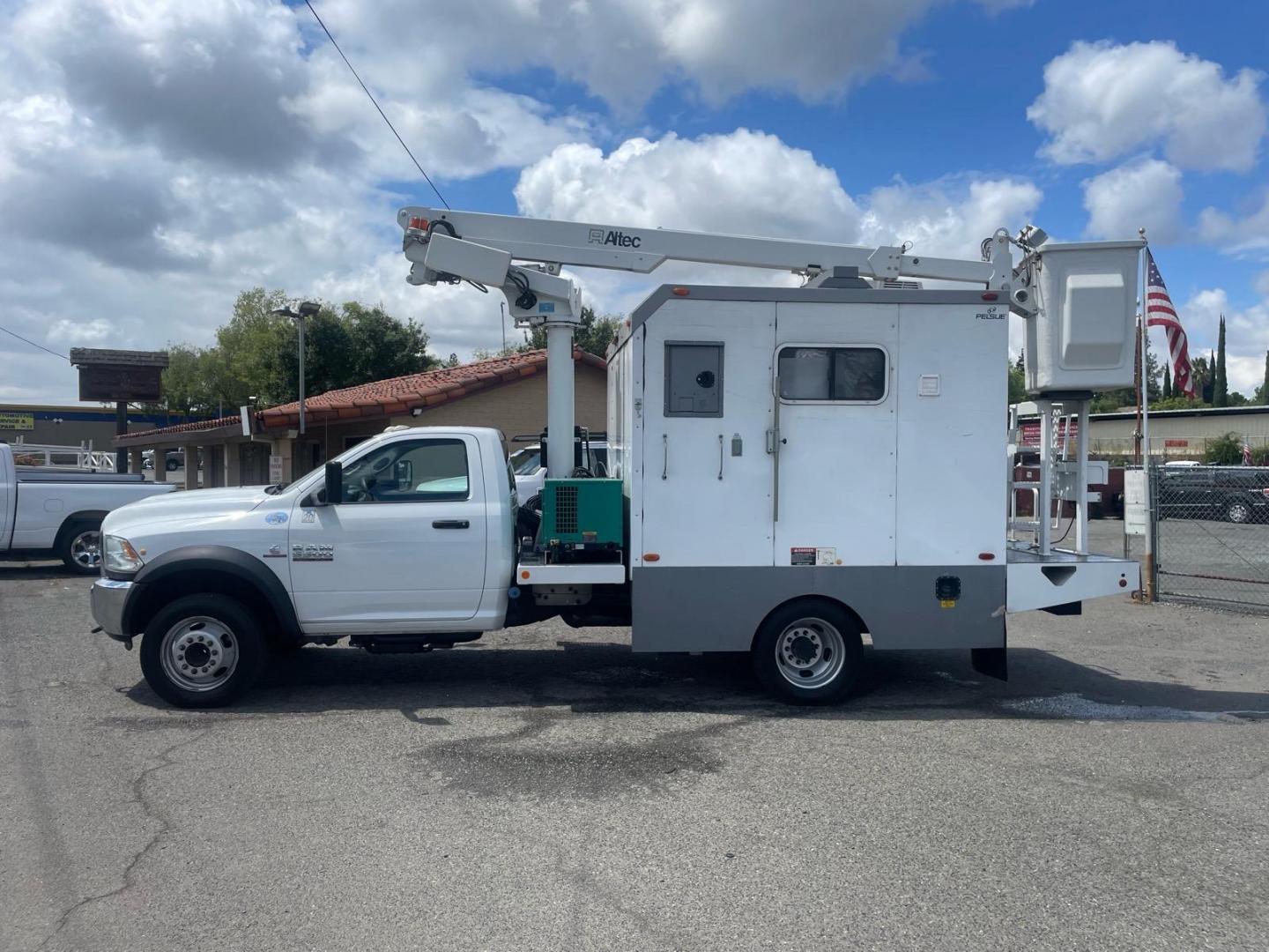 2016 White RAM 5500 Tradesman (3C7WRMBL1GG) with an 6.7L 6 Cylinder Other engine, 6-Speed Automatic transmission, located at 800 Riverside Ave, Roseville, CA, 95678, (916) 773-4549, 38.732265, -121.291039 - DIESEL BUCKET TRUCK BOOM TRUCK UTILITY TRUCK CRANE TRUCK CONTRACTOR TRUCK- Photo#4