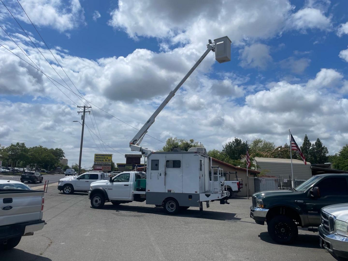 2016 White RAM 5500 Tradesman (3C7WRMBL1GG) with an 6.7L 6 Cylinder Other engine, 6-Speed Automatic transmission, located at 800 Riverside Ave, Roseville, CA, 95678, (916) 773-4549, 38.732265, -121.291039 - DIESEL BUCKET TRUCK BOOM TRUCK UTILITY TRUCK CRANE TRUCK CONTRACTOR TRUCK- Photo#5