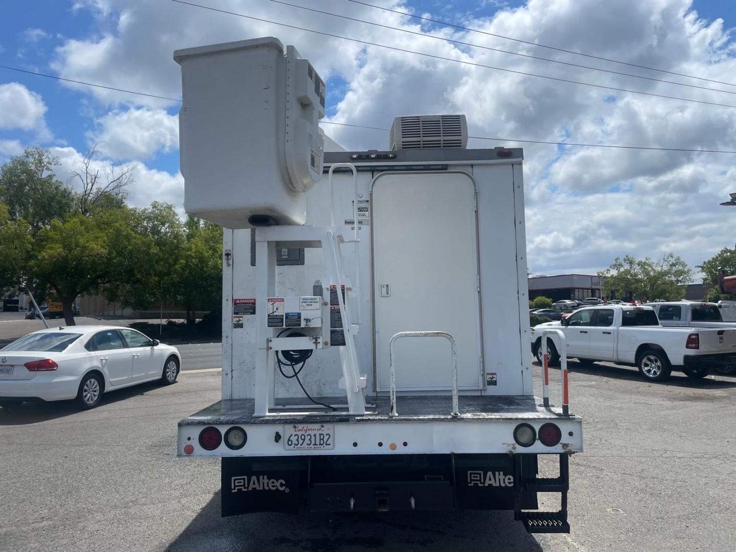 2016 White RAM 5500 Tradesman (3C7WRMBL1GG) with an 6.7L 6 Cylinder Other engine, 6-Speed Automatic transmission, located at 800 Riverside Ave, Roseville, CA, 95678, (916) 773-4549, 38.732265, -121.291039 - DIESEL BUCKET TRUCK BOOM TRUCK UTILITY TRUCK CRANE TRUCK CONTRACTOR TRUCK- Photo#7