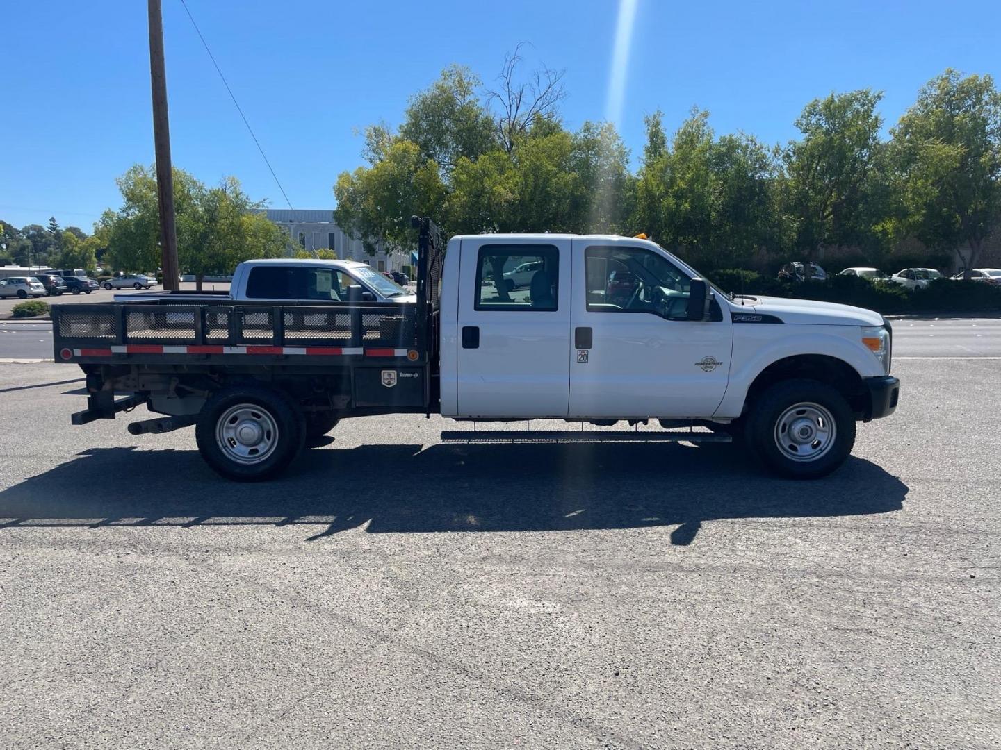 2014 White Ford F-350 Super Duty XL (1FD8W3FTXEE) with an 6.7L Power Stroke 6.7L Biodiesel Turbo V8 300hp 660ft. lbs. Common Rail Direct Injection engine, 6-Speed Shiftable Automatic transmission, located at 800 Riverside Ave, Roseville, CA, 95678, (916) 773-4549, 38.732265, -121.291039- Photo#5