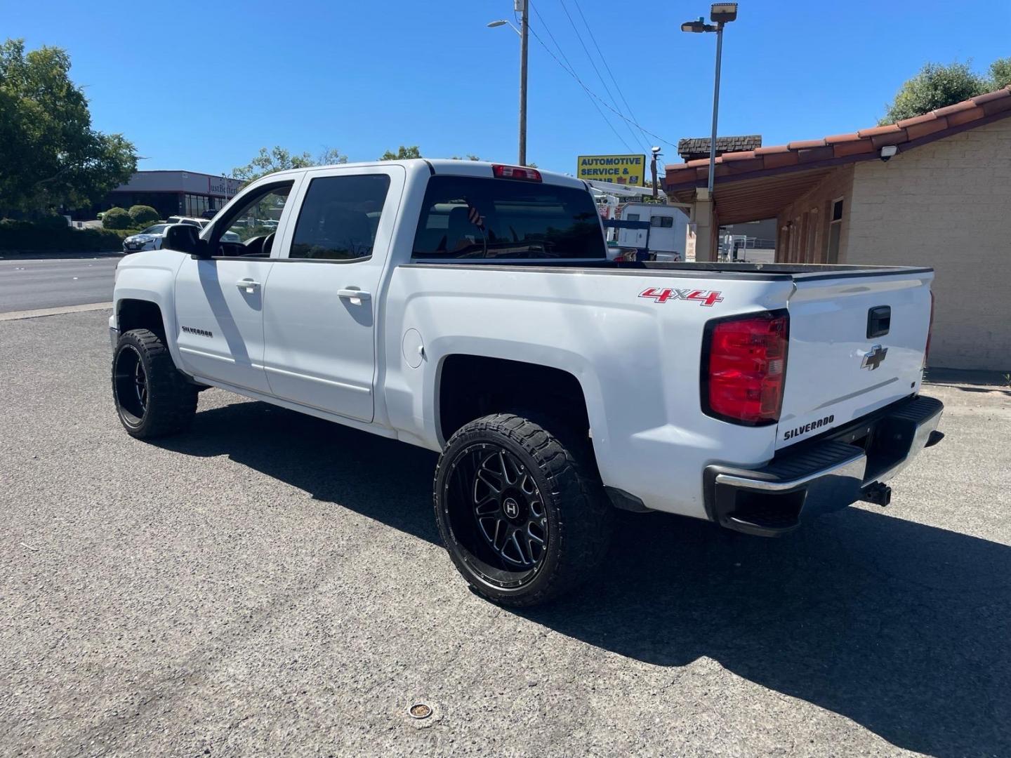 2015 Summit White Chevrolet Silverado 1500 LT (3GCUKREC8FG) with an 5.3L EcoTec3 5.3L V8 355hp 383ft. lbs. Direct Injection engine, 6-Speed Shiftable Automatic w/Overdrive transmission, located at 800 Riverside Ave, Roseville, CA, 95678, (916) 773-4549, 38.732265, -121.291039 - 4X4 CREW CAB LT SERVICE RECORDS ON CLEAN CARFAX- Photo#2