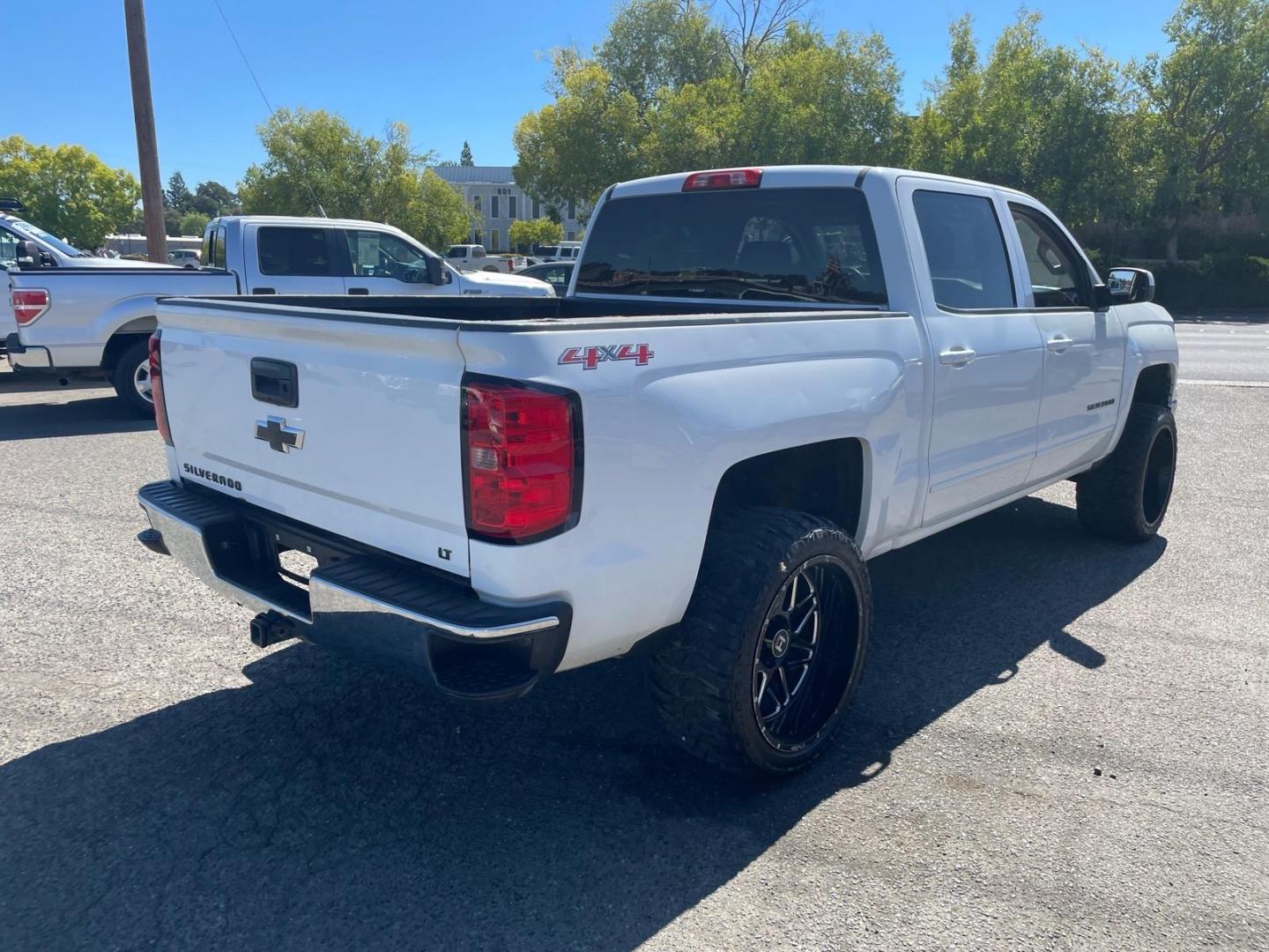 2015 Summit White Chevrolet Silverado 1500 LT (3GCUKREC8FG) with an 5.3L EcoTec3 5.3L V8 355hp 383ft. lbs. Direct Injection engine, 6-Speed Shiftable Automatic w/Overdrive transmission, located at 800 Riverside Ave, Roseville, CA, 95678, (916) 773-4549, 38.732265, -121.291039 - 4X4 CREW CAB LT SERVICE RECORDS ON CLEAN CARFAX- Photo#3