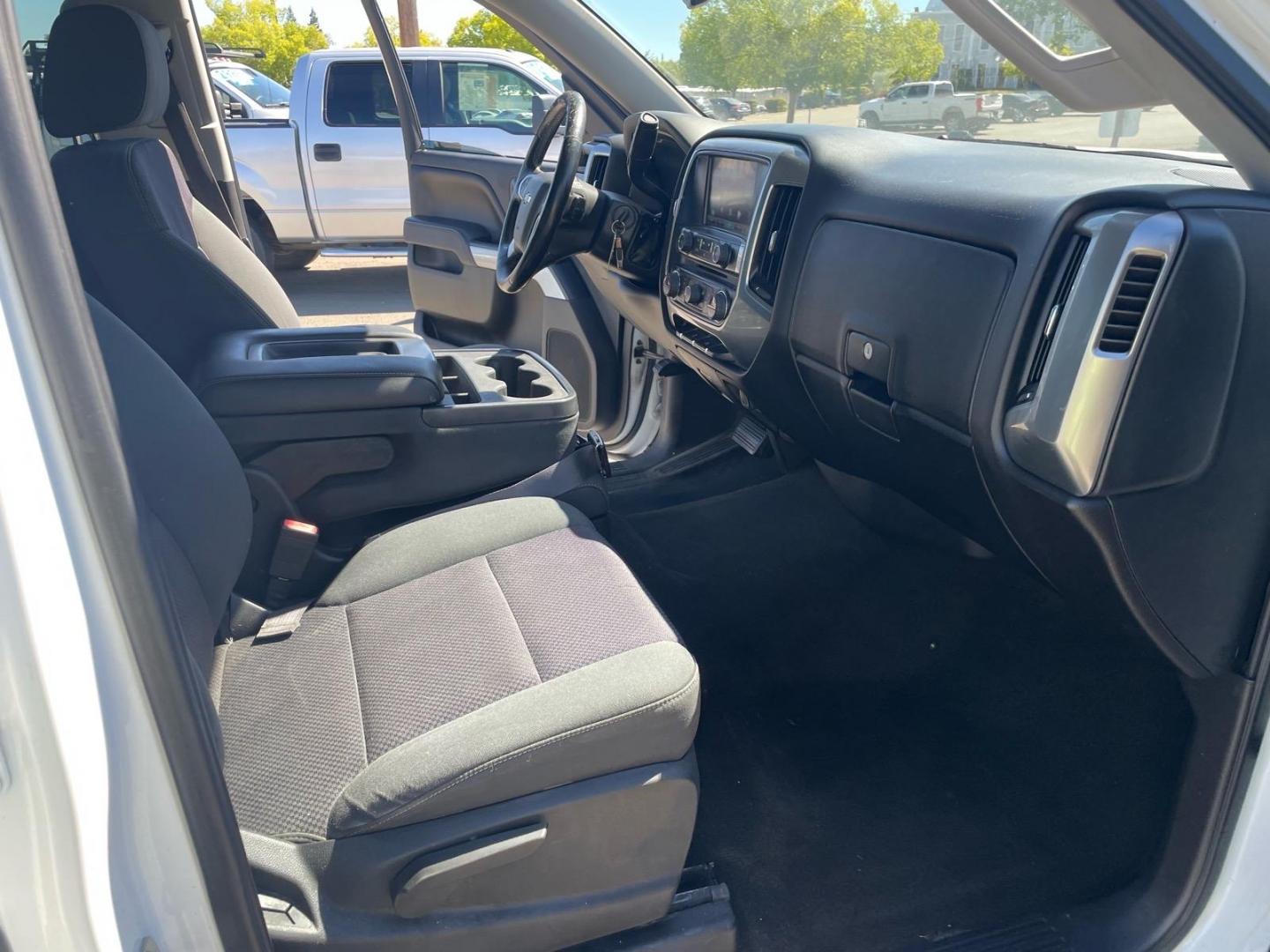 2015 Summit White Chevrolet Silverado 1500 LT (3GCUKREC8FG) with an 5.3L EcoTec3 5.3L V8 355hp 383ft. lbs. Direct Injection engine, 6-Speed Shiftable Automatic w/Overdrive transmission, located at 800 Riverside Ave, Roseville, CA, 95678, (916) 773-4549, 38.732265, -121.291039 - 4X4 CREW CAB LT SERVICE RECORDS ON CLEAN CARFAX- Photo#11
