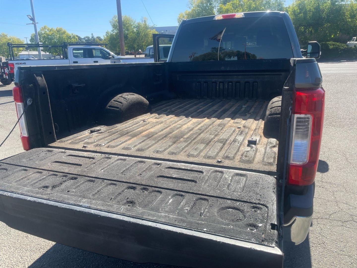2018 Stone Gray Ford F-350 Super Duty XLT (1FT8W3BT0JE) with an 6.7L Power Stroke 6.7L Biodiesel Turbo V8 450hp 935ft. lbs. Common Rail Direct Injection engine, 6-Speed Shiftable Automatic transmission, located at 800 Riverside Ave, Roseville, CA, 95678, (916) 773-4549, 38.732265, -121.291039- Photo#8
