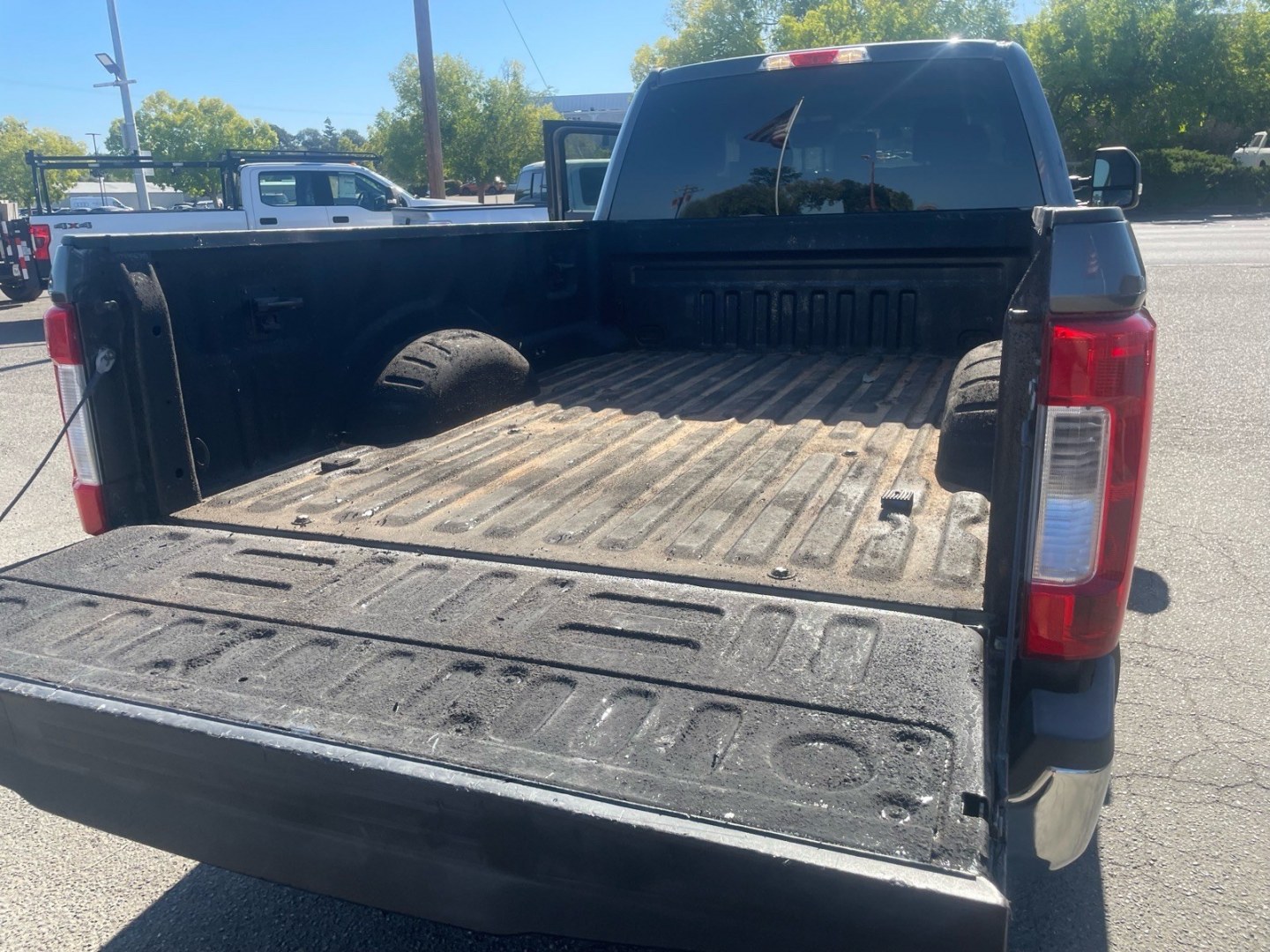 2018 Stone Gray Ford F-350 Super Duty XLT (1FT8W3BT0JE) with an 6.7L Power Stroke 6.7L Biodiesel Turbo V8 450hp 935ft. lbs. Common Rail Direct Injection engine, 6-Speed Shiftable Automatic transmission, located at 800 Riverside Ave, Roseville, CA, 95678, (916) 773-4549, 38.732265, -121.291039 - DIESEL CREW CAB 4X4 SERVICE RECORDS- Photo#8