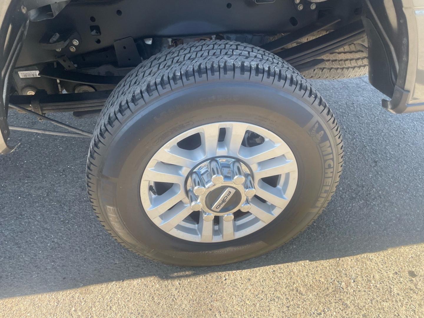 2018 Stone Gray Ford F-350 Super Duty XLT (1FT8W3BT0JE) with an 6.7L Power Stroke 6.7L Biodiesel Turbo V8 450hp 935ft. lbs. Common Rail Direct Injection engine, 6-Speed Shiftable Automatic transmission, located at 800 Riverside Ave, Roseville, CA, 95678, (916) 773-4549, 38.732265, -121.291039- Photo#14