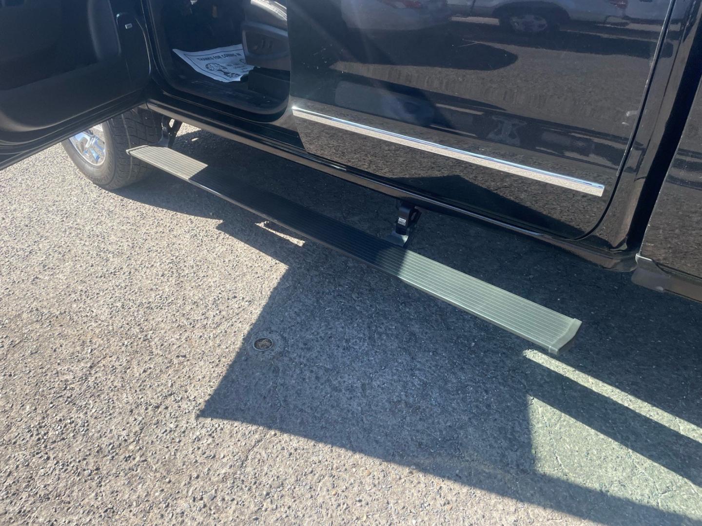 2016 Onyx Black GMC Sierra 2500HD Denali (1GT12UE83GF) with an 6.6L Duramax 6.6L Diesel Turbo V8 397hp 765ft. lbs. Common Rail Direct Injection engine, Allison 1000 6-Speed Shiftable Automatic transmission, located at 800 Riverside Ave, Roseville, CA, 95678, (916) 773-4549, 38.732265, -121.291039- Photo#4