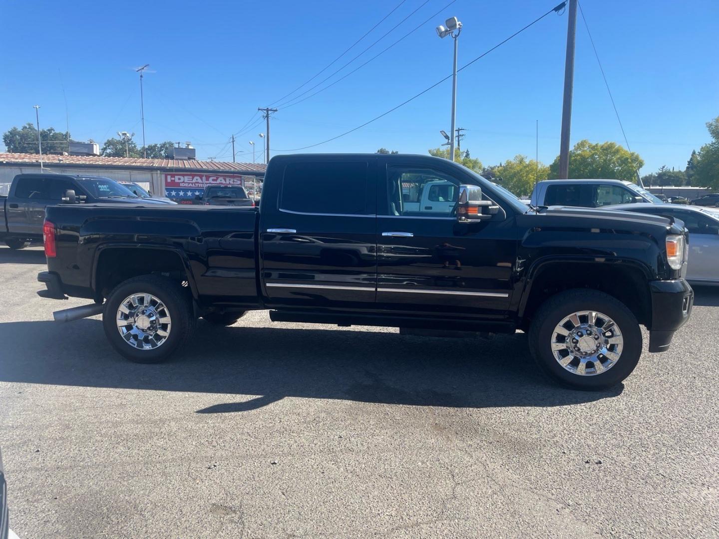 2016 Onyx Black GMC Sierra 2500HD Denali (1GT12UE83GF) with an 6.6L Duramax 6.6L Diesel Turbo V8 397hp 765ft. lbs. Common Rail Direct Injection engine, Allison 1000 6-Speed Shiftable Automatic transmission, located at 800 Riverside Ave, Roseville, CA, 95678, (916) 773-4549, 38.732265, -121.291039- Photo#5