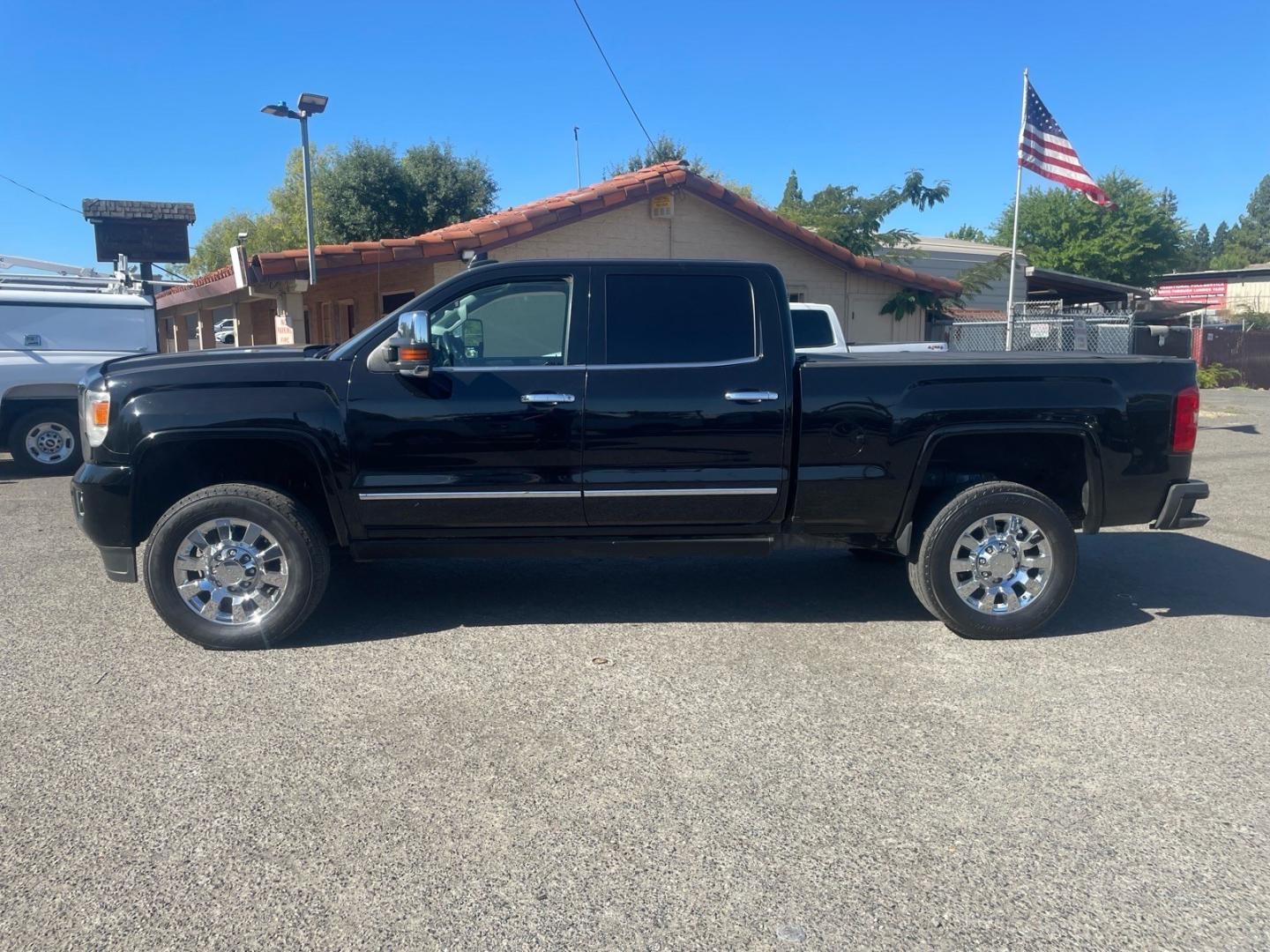 2016 Onyx Black GMC Sierra 2500HD Denali (1GT12UE83GF) with an 6.6L Duramax 6.6L Diesel Turbo V8 397hp 765ft. lbs. Common Rail Direct Injection engine, Allison 1000 6-Speed Shiftable Automatic transmission, located at 800 Riverside Ave, Roseville, CA, 95678, (916) 773-4549, 38.732265, -121.291039- Photo#6